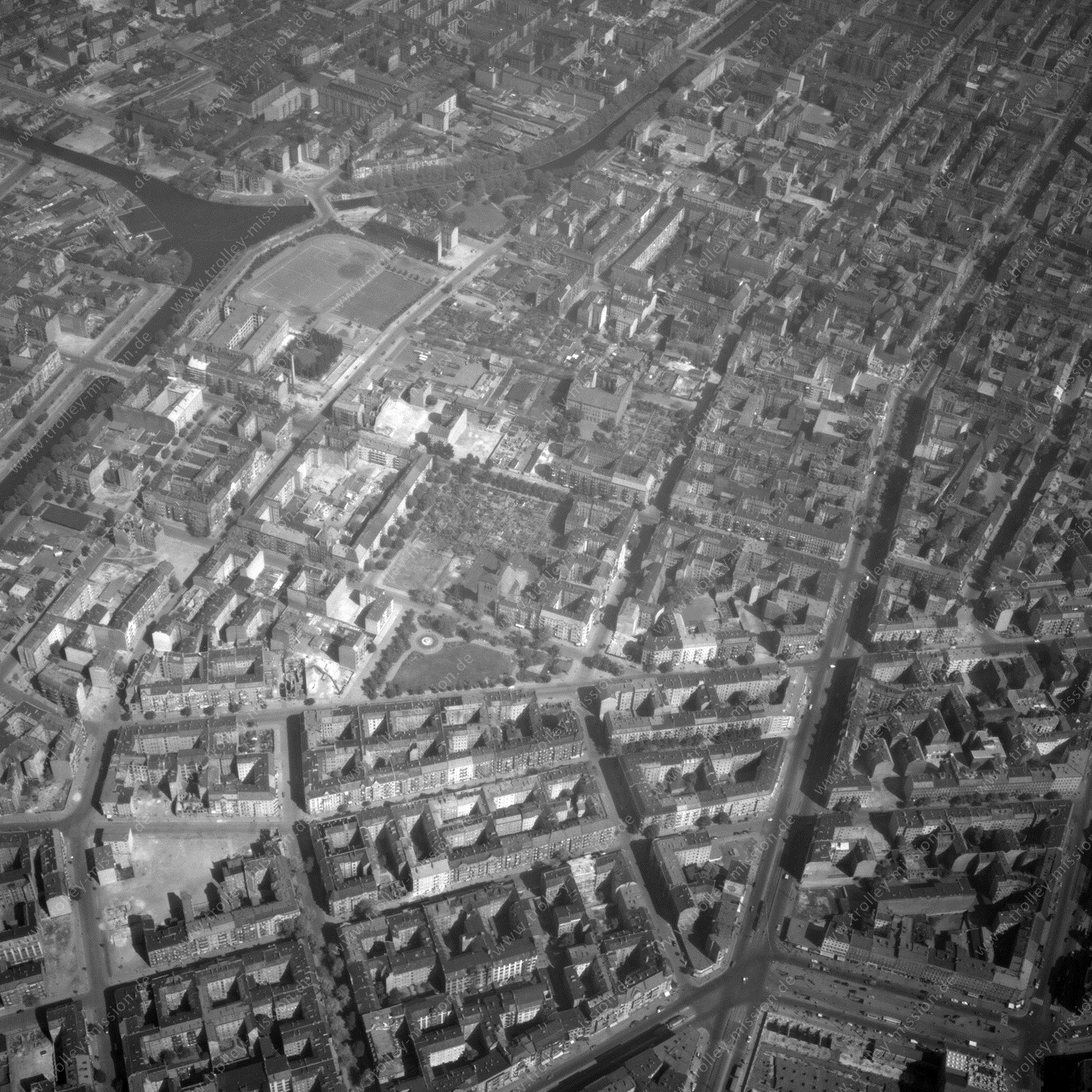 Alte Fotos und Luftbilder von Berlin - Luftbildaufnahme Nr. 03 - Historische Luftaufnahmen von West-Berlin aus dem Jahr 1954 - Flugstrecke Mike