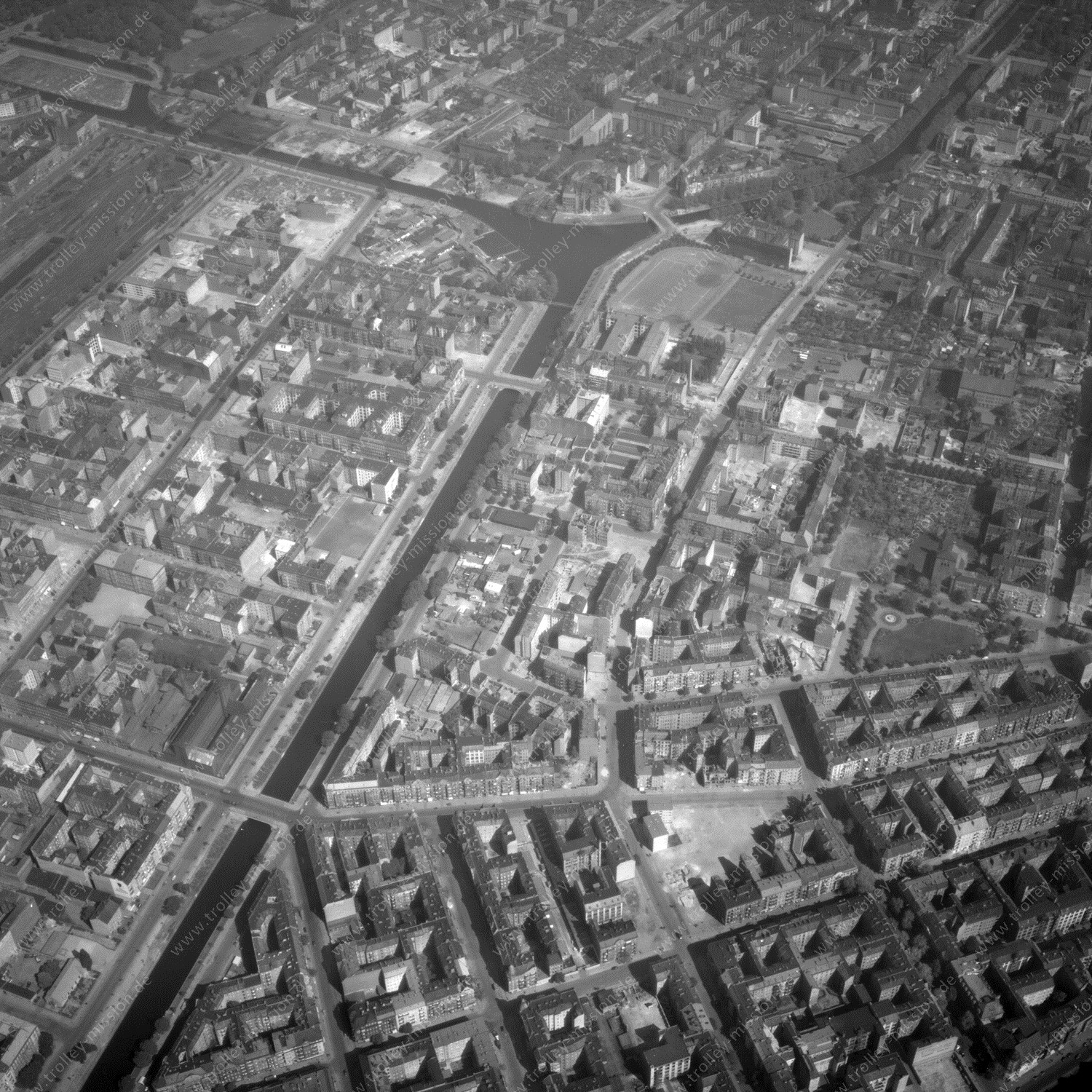 Alte Fotos und Luftbilder von Berlin - Luftbildaufnahme Nr. 04 - Historische Luftaufnahmen von West-Berlin aus dem Jahr 1954 - Flugstrecke Mike