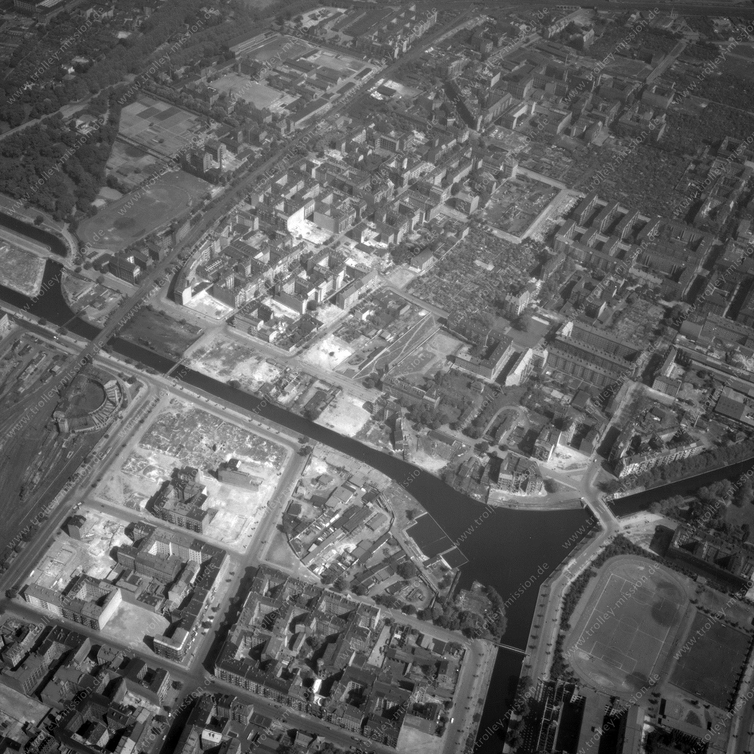 Alte Fotos und Luftbilder von Berlin - Luftbildaufnahme Nr. 03 - Historische Luftaufnahmen von West-Berlin aus dem Jahr 1954 - Flugstrecke November