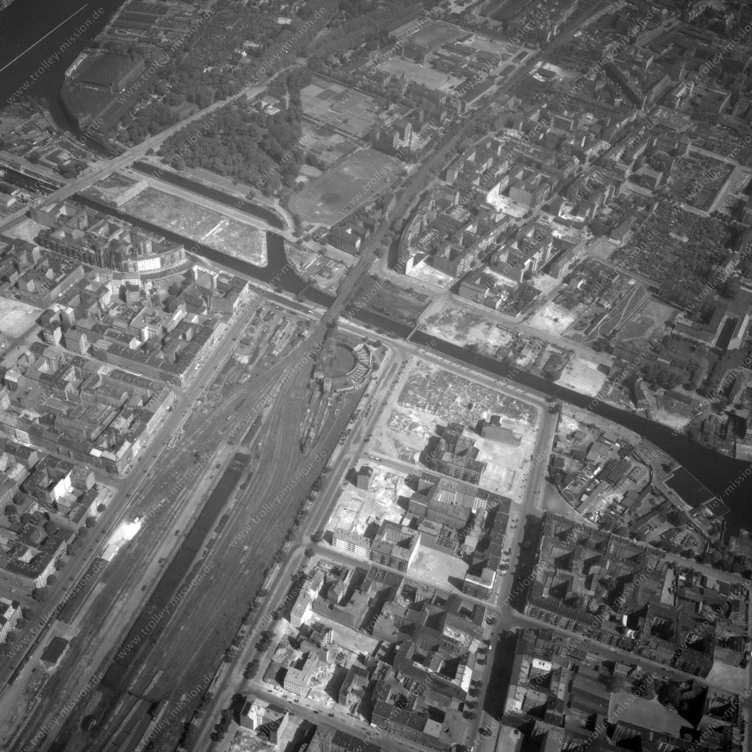 Alte Fotos und Luftbilder von Berlin - Luftbildaufnahme Nr. 04 - Historische Luftaufnahmen von West-Berlin aus dem Jahr 1954 - Flugstrecke November