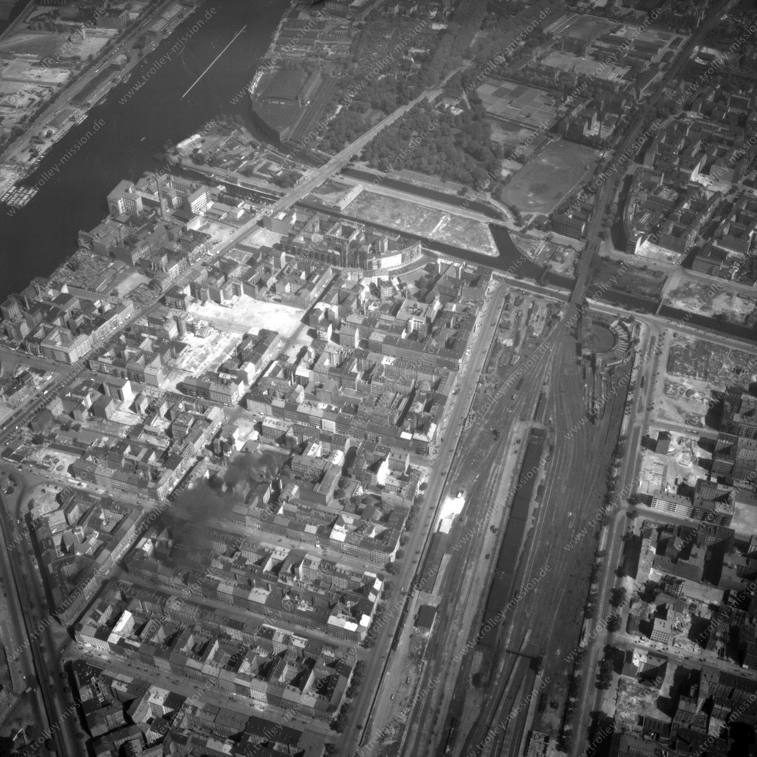Alte Fotos und Luftbilder von Berlin - Luftbildaufnahme Nr. 05 - Historische Luftaufnahmen von West-Berlin aus dem Jahr 1954 - Flugstrecke November