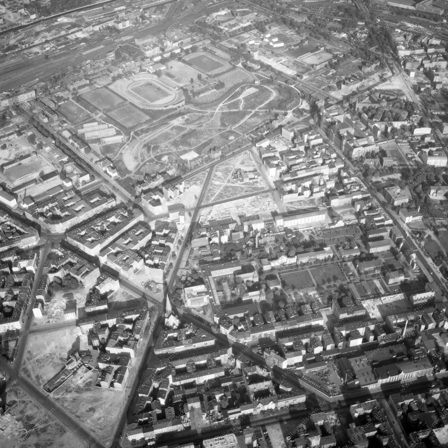 Alte Fotos und Luftbilder von Berlin - Luftbildaufnahme Nr. 02 - Historische Luftaufnahmen von West-Berlin aus dem Jahr 1954 - Flugstrecke Oscar