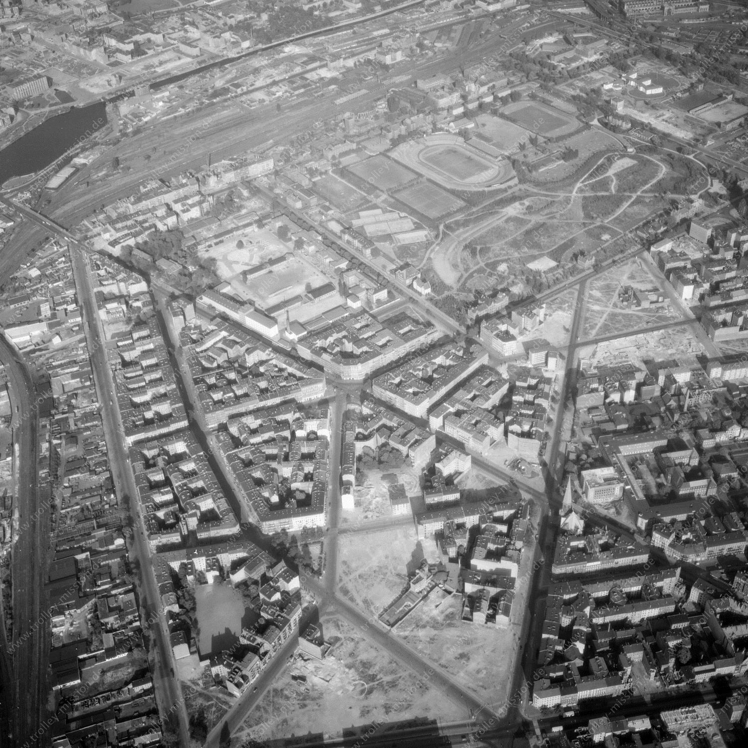 Alte Fotos und Luftbilder von Berlin - Luftbildaufnahme Nr. 03 - Historische Luftaufnahmen von West-Berlin aus dem Jahr 1954 - Flugstrecke Oscar