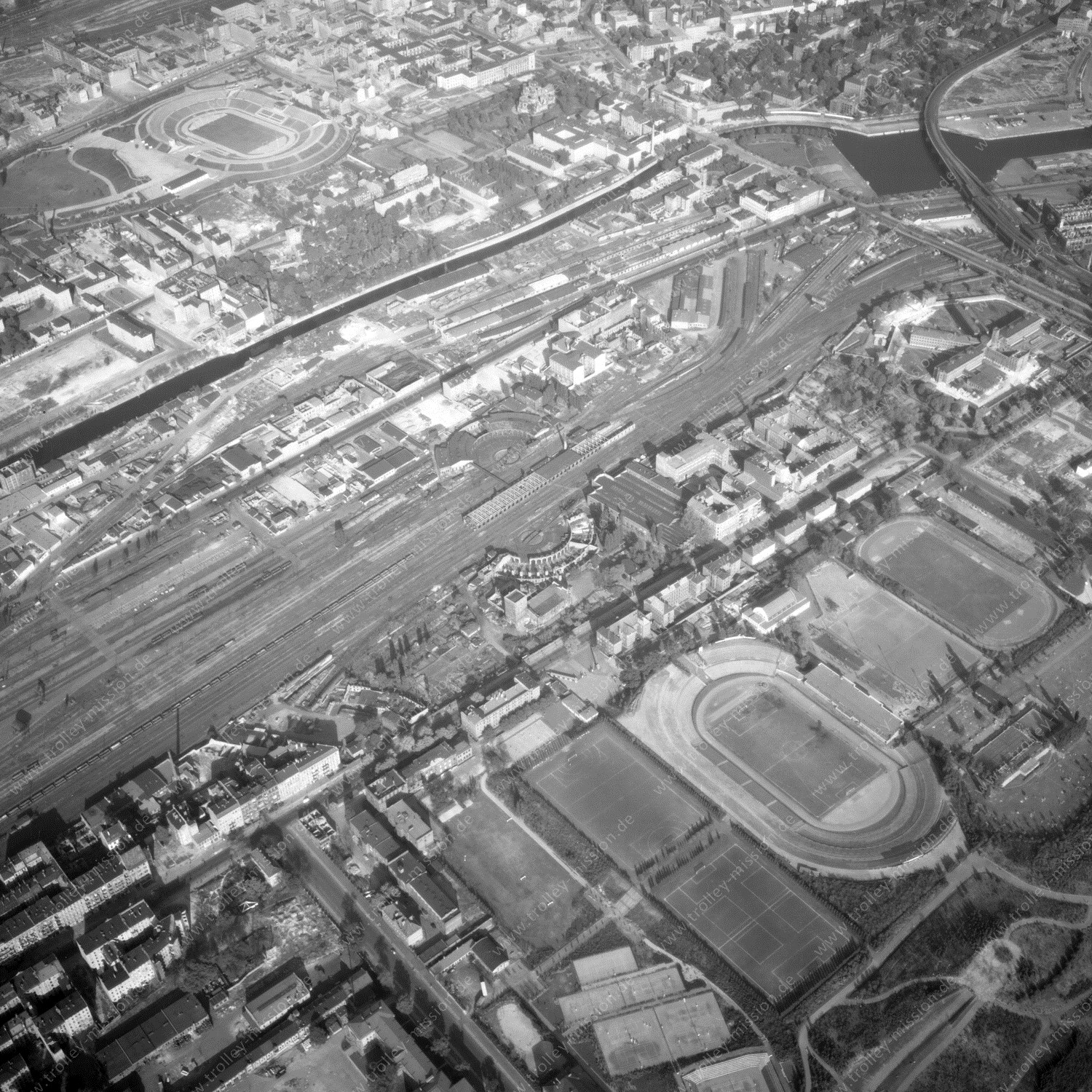 Alte Fotos und Luftbilder von Berlin - Luftbildaufnahme Nr. 02 - Historische Luftaufnahmen von West-Berlin aus dem Jahr 1954 - Flugstrecke Papa