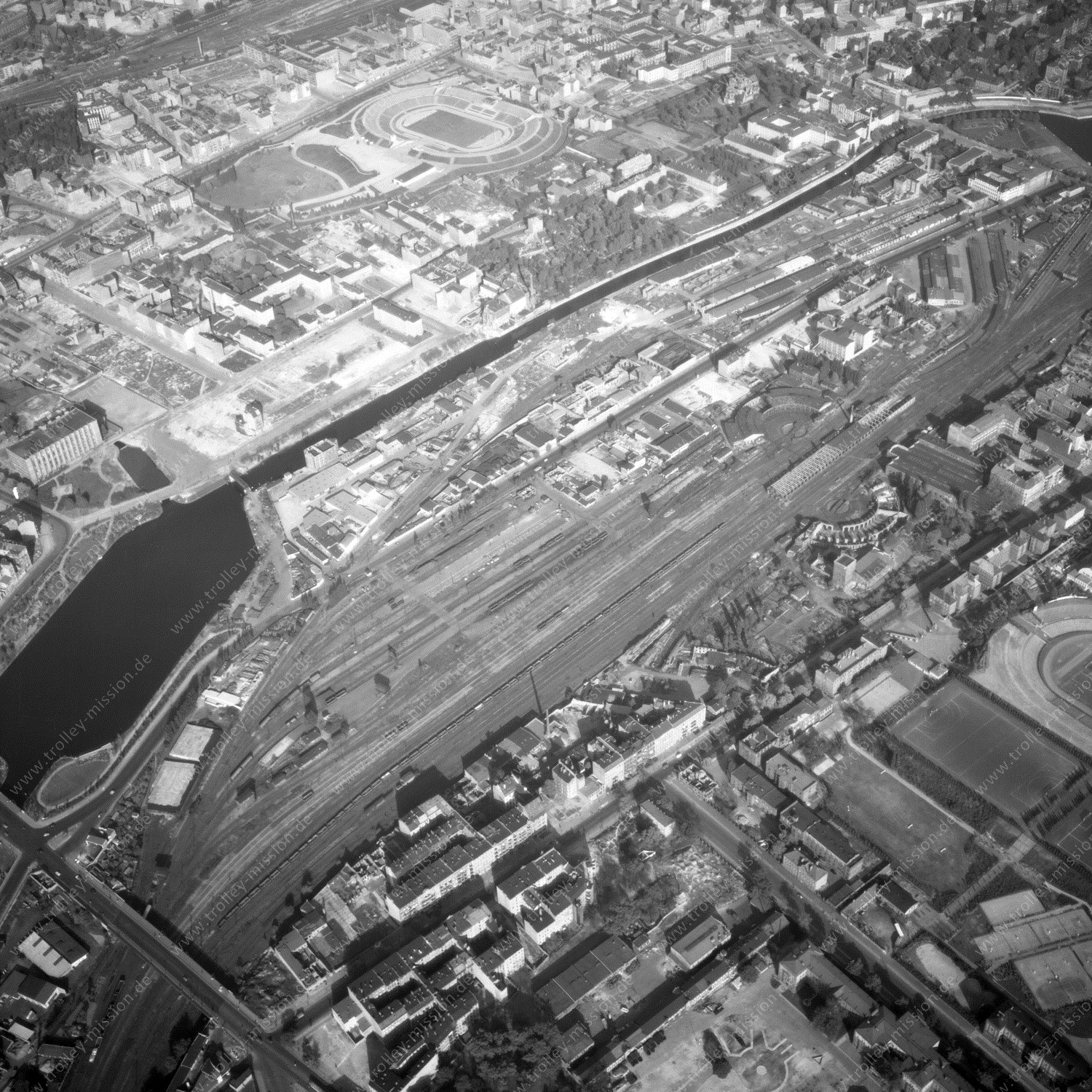 Alte Fotos und Luftbilder von Berlin - Luftbildaufnahme Nr. 03 - Historische Luftaufnahmen von West-Berlin aus dem Jahr 1954 - Flugstrecke Papa