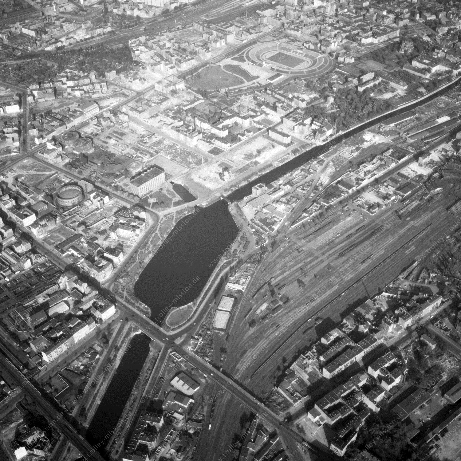 Alte Fotos und Luftbilder von Berlin - Luftbildaufnahme Nr. 04 - Historische Luftaufnahmen von West-Berlin aus dem Jahr 1954 - Flugstrecke Papa