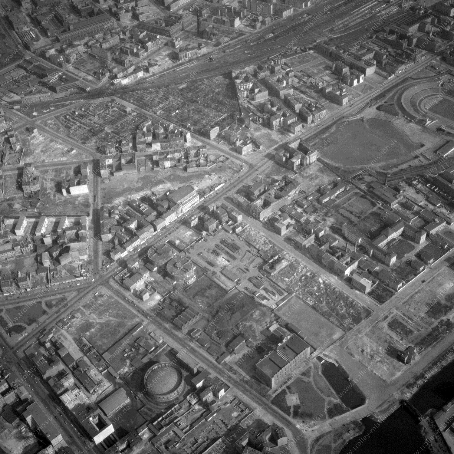 Alte Fotos und Luftbilder von Berlin - Luftbildaufnahme Nr. 01 - Historische Luftaufnahmen von West-Berlin aus dem Jahr 1954 - Flugstrecke Quebec