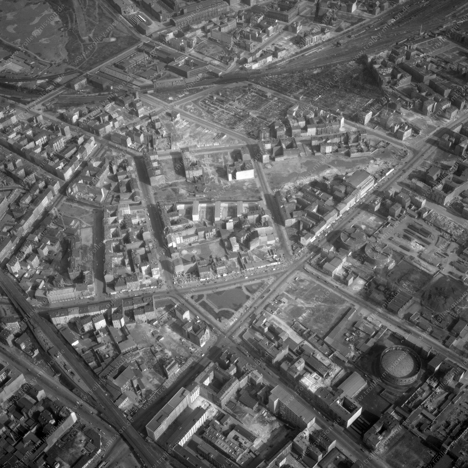 Alte Fotos und Luftbilder von Berlin - Luftbildaufnahme Nr. 03 - Historische Luftaufnahmen von West-Berlin aus dem Jahr 1954 - Flugstrecke Quebec