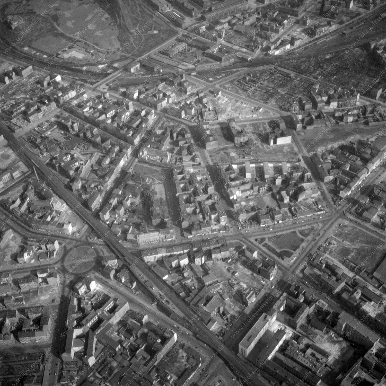 Alte Fotos und Luftbilder von Berlin - Luftbildaufnahme Nr. 04 - Historische Luftaufnahmen von West-Berlin aus dem Jahr 1954 - Flugstrecke Quebec