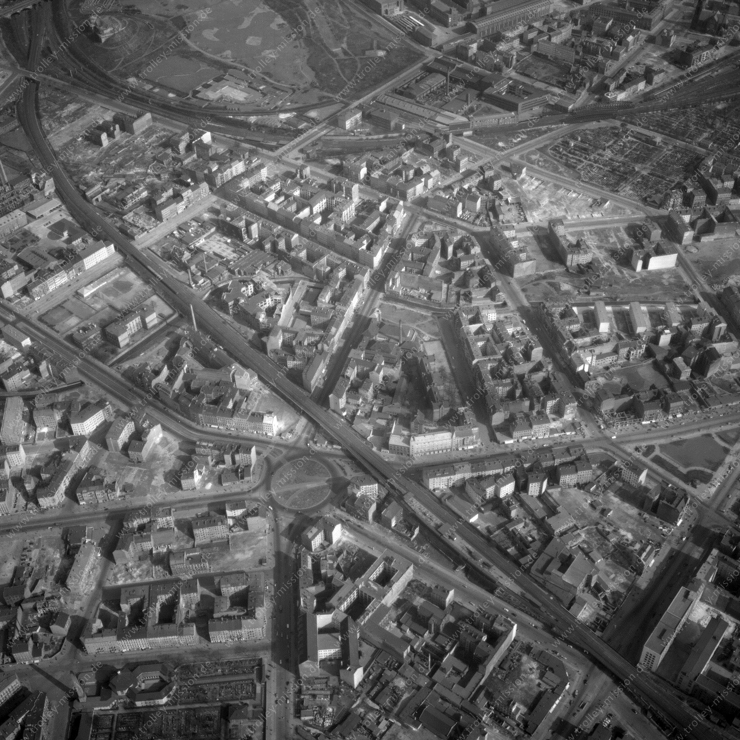 Alte Fotos und Luftbilder von Berlin - Luftbildaufnahme Nr. 05 - Historische Luftaufnahmen von West-Berlin aus dem Jahr 1954 - Flugstrecke Quebec