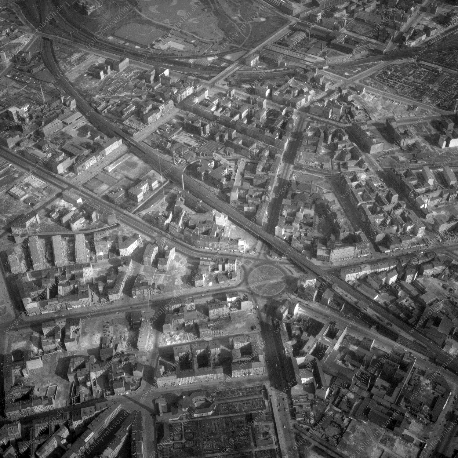 Alte Fotos und Luftbilder von Berlin - Luftbildaufnahme Nr. 06 - Historische Luftaufnahmen von West-Berlin aus dem Jahr 1954 - Flugstrecke Quebec
