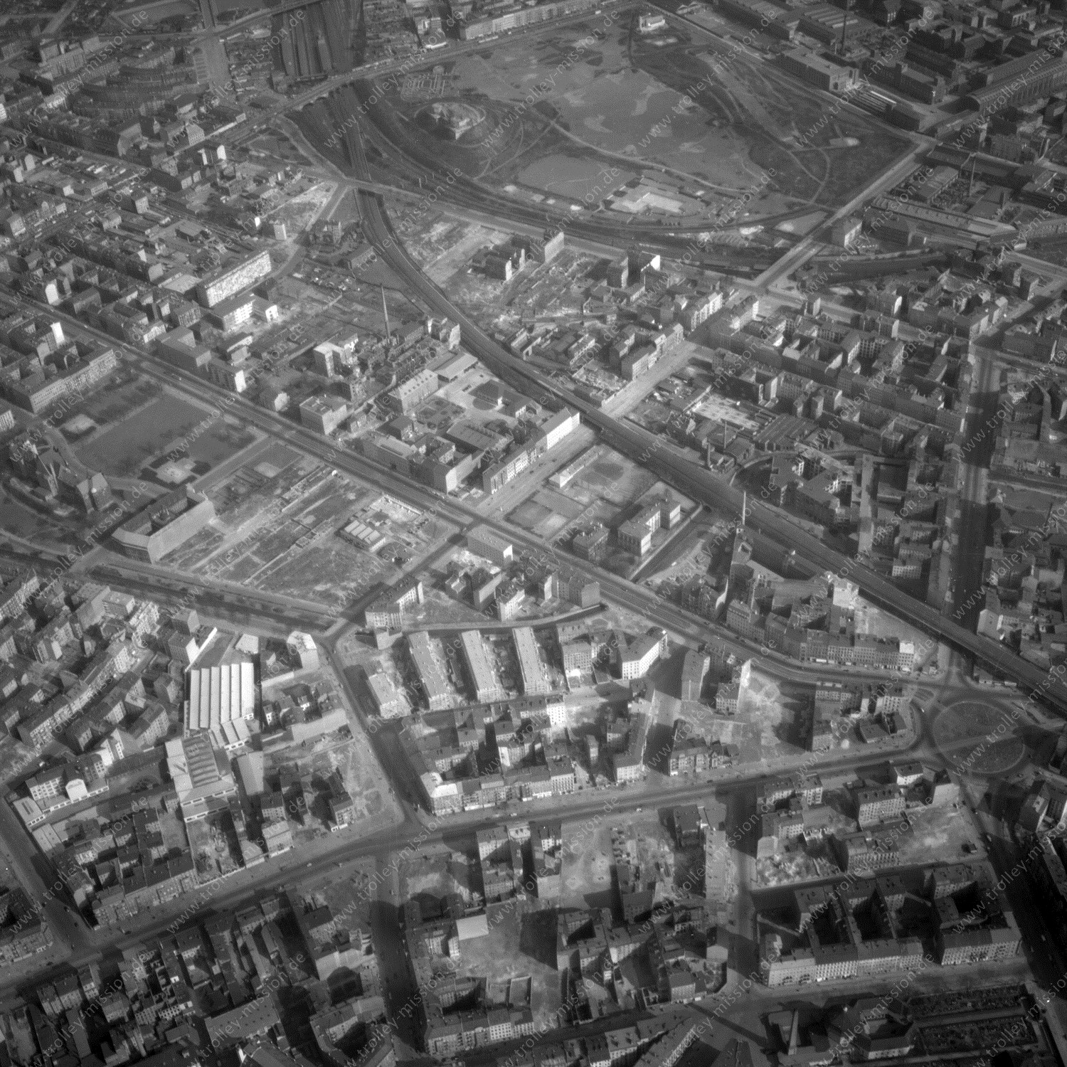 Alte Fotos und Luftbilder von Berlin - Luftbildaufnahme Nr. 07 - Historische Luftaufnahmen von West-Berlin aus dem Jahr 1954 - Flugstrecke Quebec