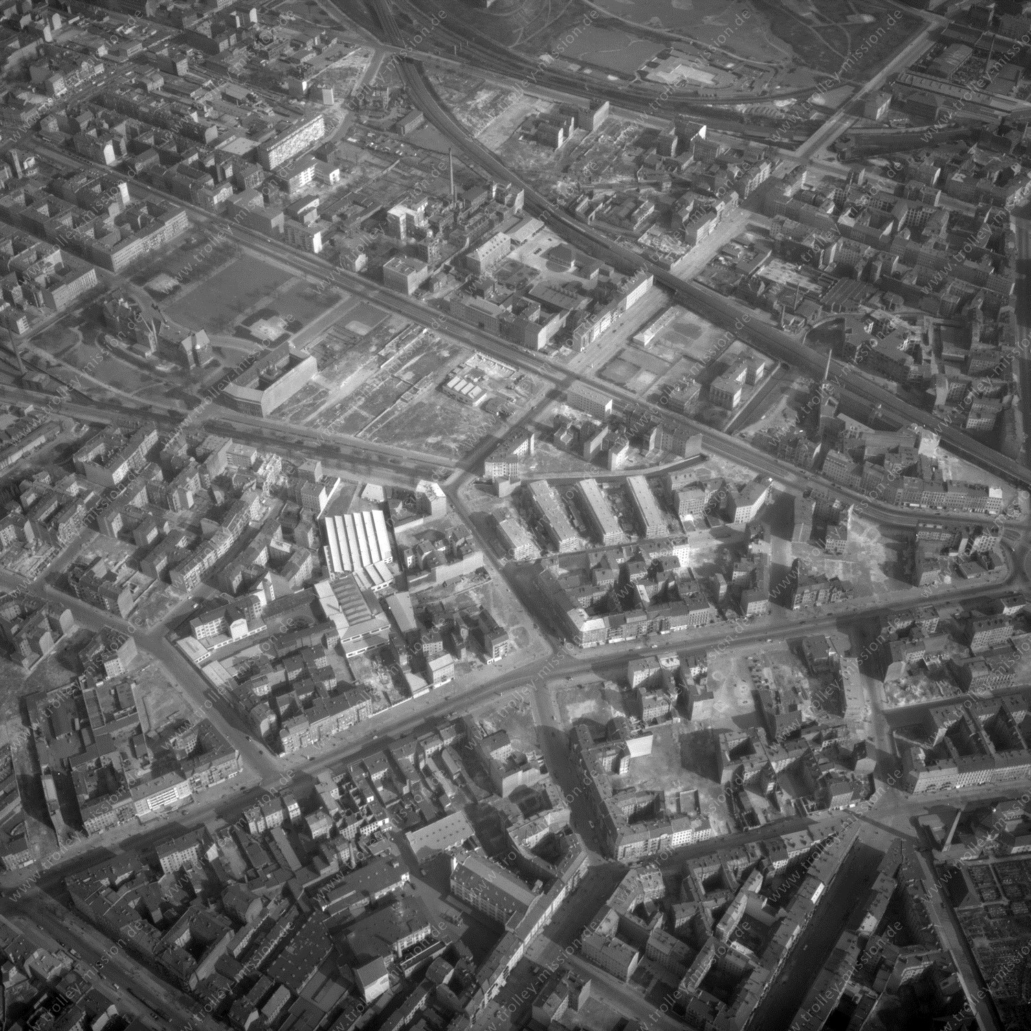 Alte Fotos und Luftbilder von Berlin - Luftbildaufnahme Nr. 08 - Historische Luftaufnahmen von West-Berlin aus dem Jahr 1954 - Flugstrecke Quebec