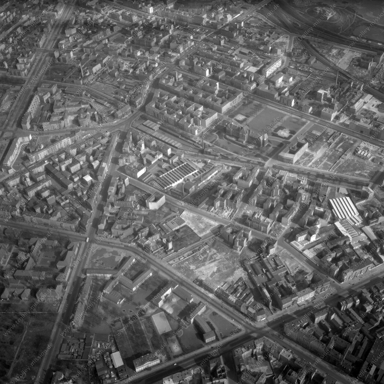 Alte Fotos und Luftbilder von Berlin - Luftbildaufnahme Nr. 10 - Historische Luftaufnahmen von West-Berlin aus dem Jahr 1954 - Flugstrecke Quebec