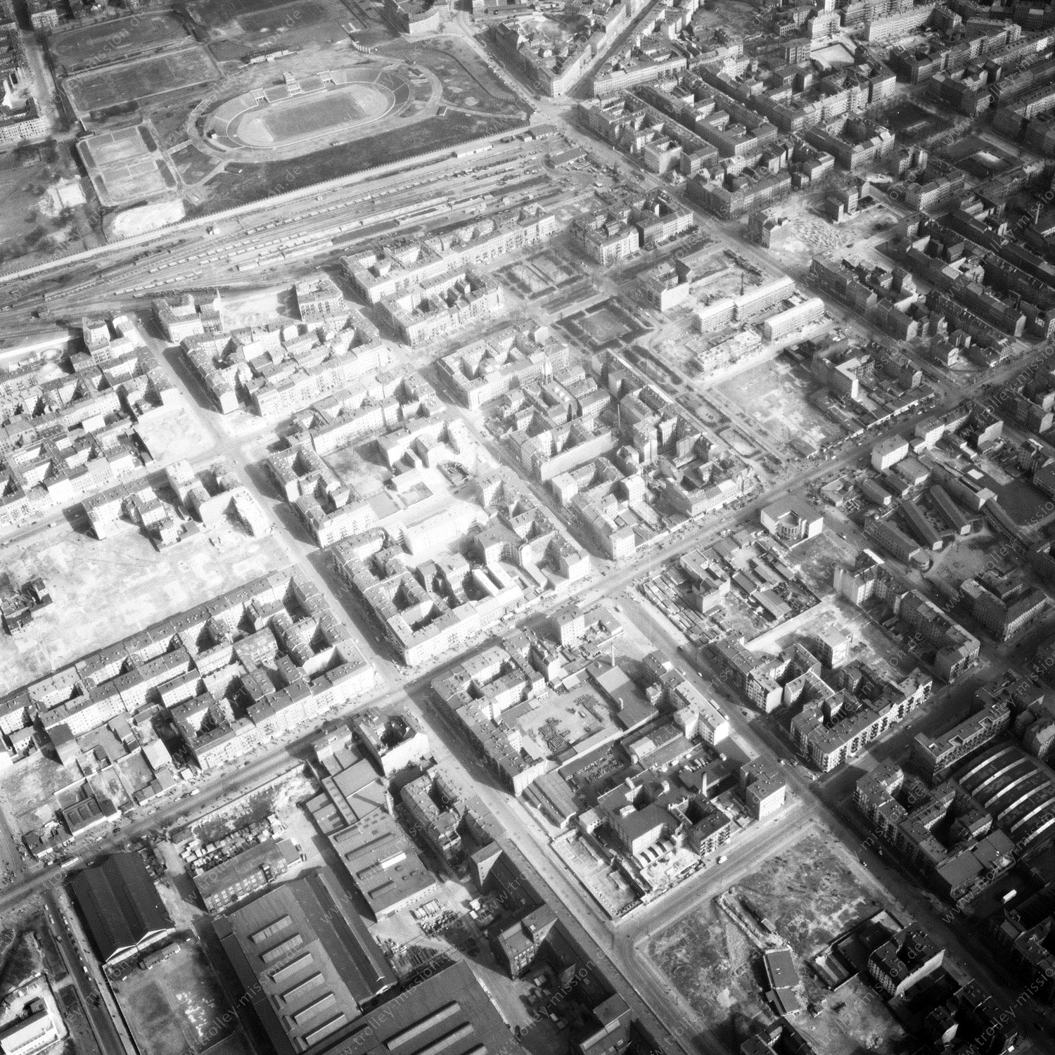 Alte Fotos und Luftbilder von Berlin - Luftbildaufnahme Nr. 03 - Historische Luftaufnahmen von West-Berlin aus dem Jahr 1954 - Flugstrecke Sierra