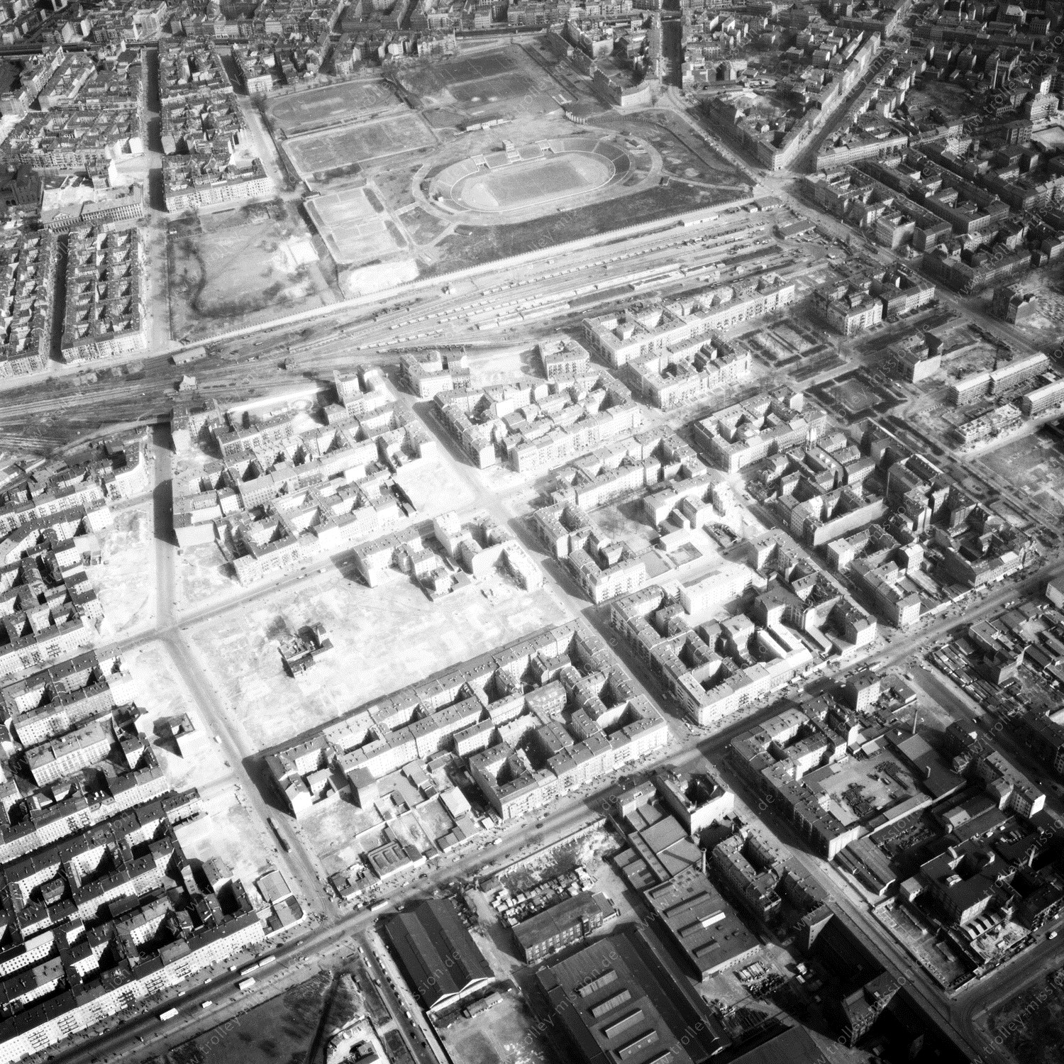 Alte Fotos und Luftbilder von Berlin - Luftbildaufnahme Nr. 04 - Historische Luftaufnahmen von West-Berlin aus dem Jahr 1954 - Flugstrecke Sierra