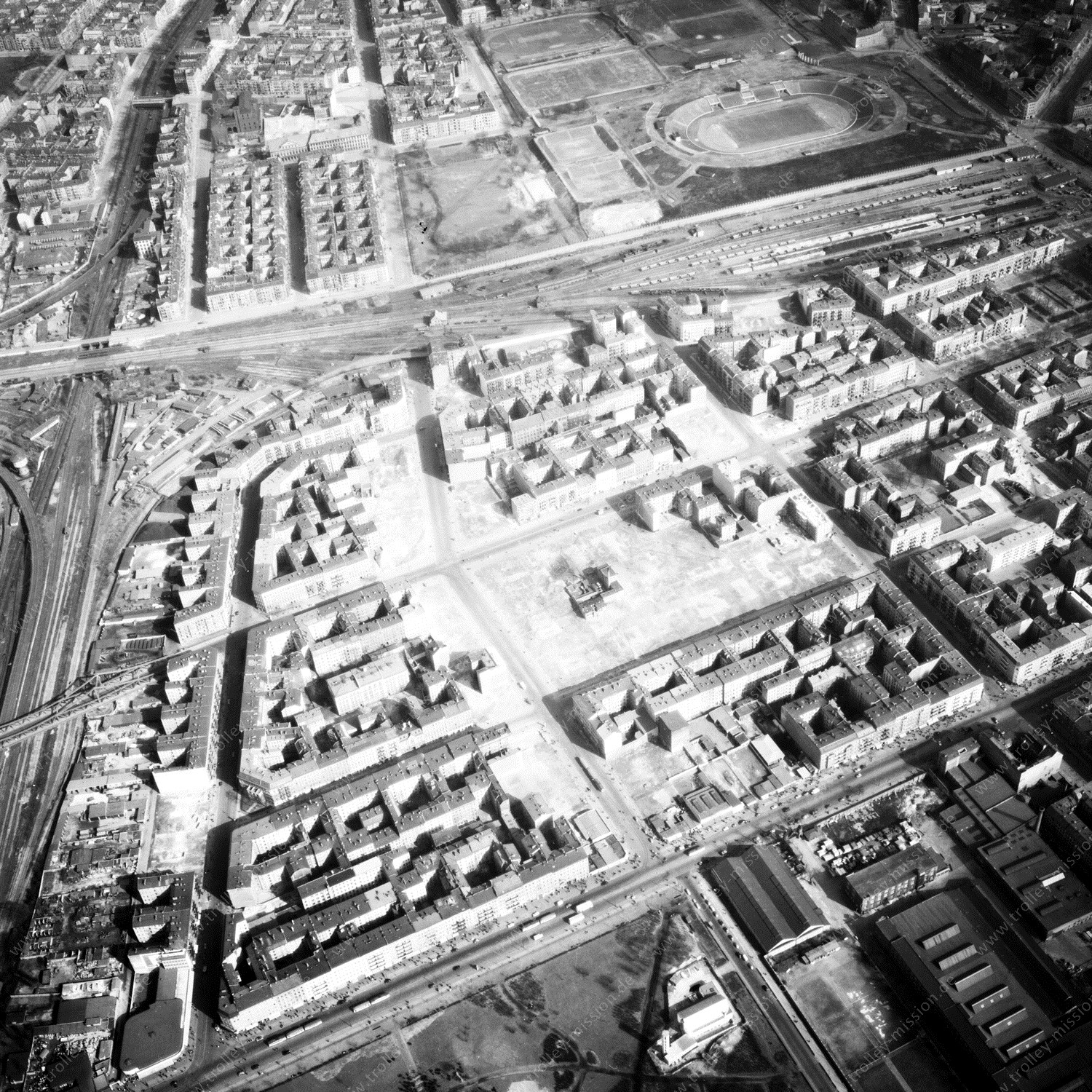 Alte Fotos und Luftbilder von Berlin - Luftbildaufnahme Nr. 05 - Historische Luftaufnahmen von West-Berlin aus dem Jahr 1954 - Flugstrecke Sierra