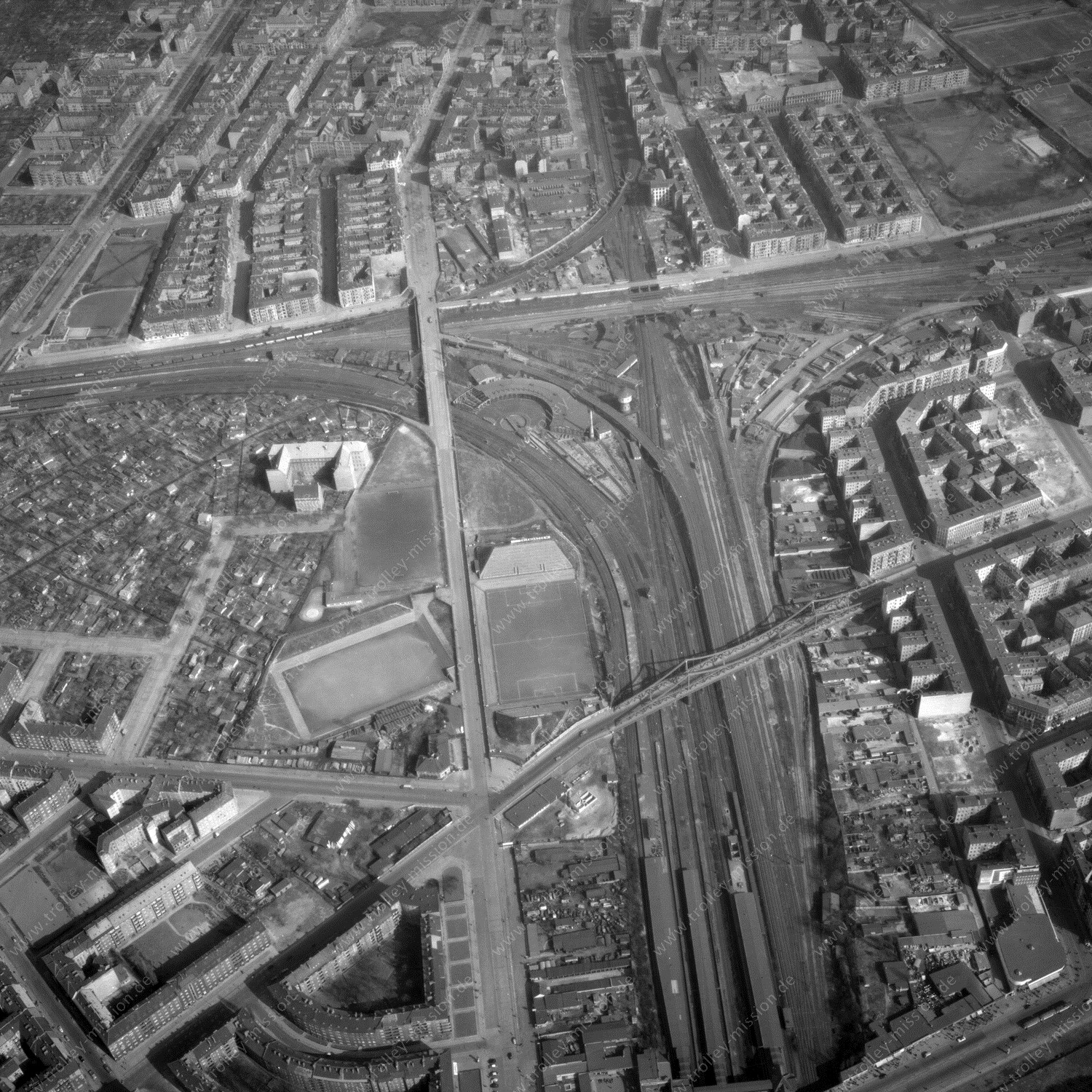 Alte Fotos und Luftbilder von Berlin - Luftbildaufnahme Nr. 08 - Historische Luftaufnahmen von West-Berlin aus dem Jahr 1954 - Flugstrecke Sierra