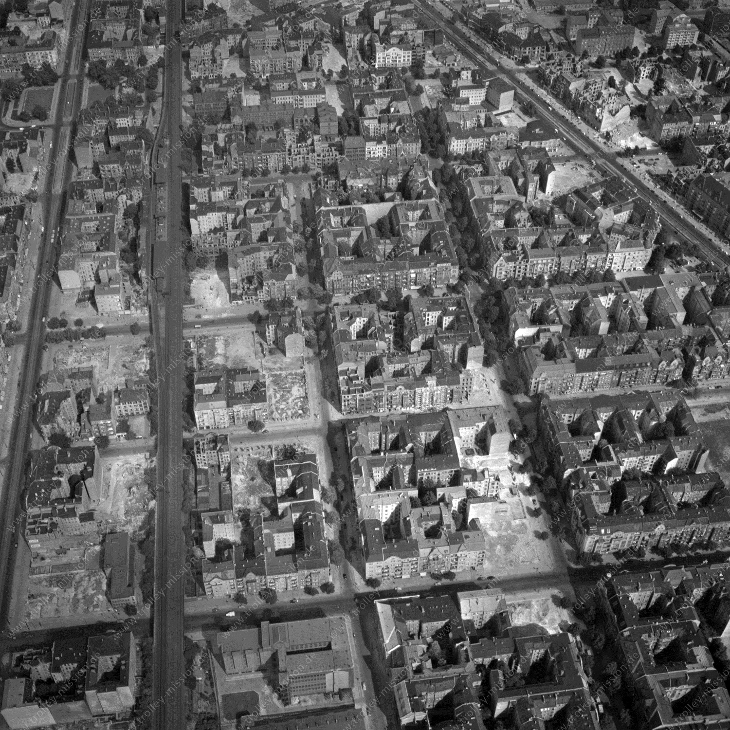 Alte Fotos und Luftbilder von Berlin - Luftbildaufnahme Nr. 02 - Historische Luftaufnahmen von West-Berlin aus dem Jahr 1954 - Flugstrecke Tango