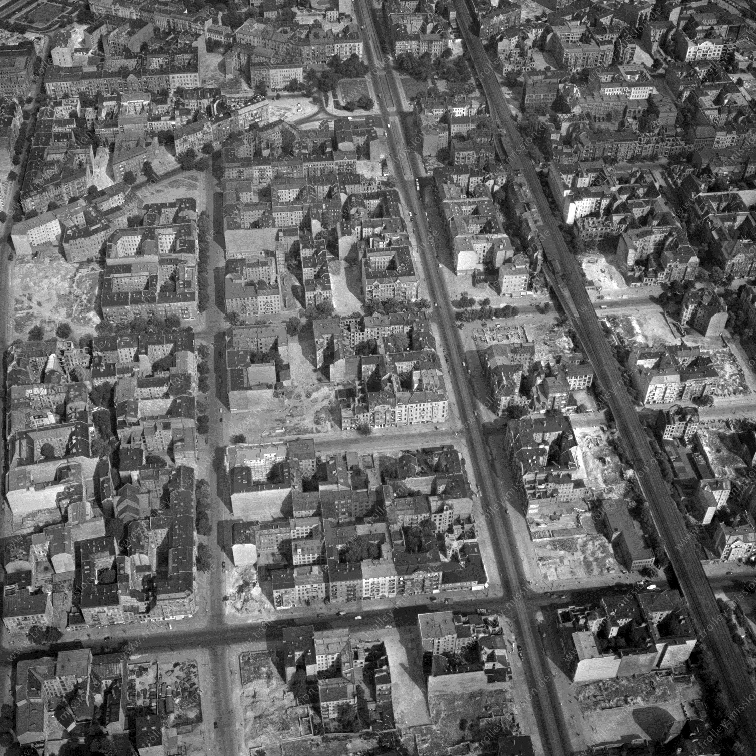 Alte Fotos und Luftbilder von Berlin - Luftbildaufnahme Nr. 03 - Historische Luftaufnahmen von West-Berlin aus dem Jahr 1954 - Flugstrecke Tango