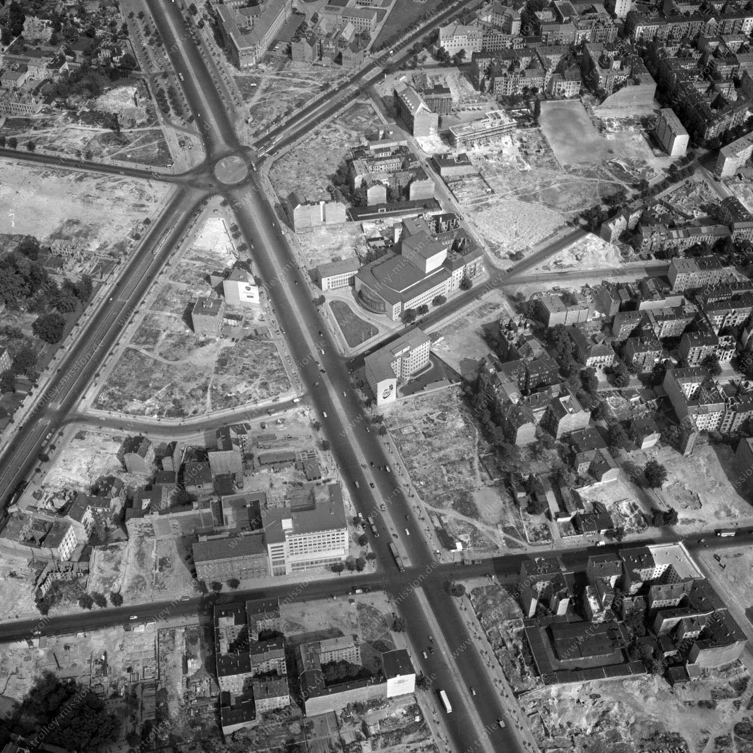 Alte Fotos und Luftbilder von Berlin - Luftbildaufnahme Nr. 05 - Historische Luftaufnahmen von West-Berlin aus dem Jahr 1954 - Flugstrecke Tango