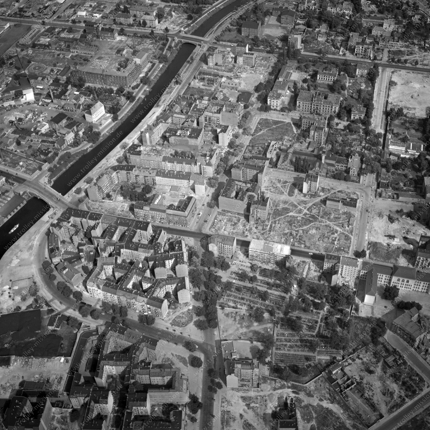 Alte Fotos und Luftbilder von Berlin - Luftbildaufnahme Nr. 07 - Historische Luftaufnahmen von West-Berlin aus dem Jahr 1954 - Flugstrecke Tango