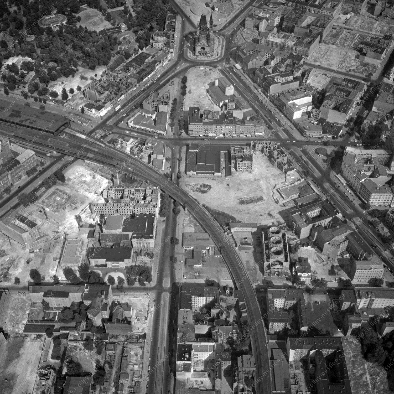Alte Fotos und Luftbilder von Berlin - Luftbildaufnahme Nr. 01 - Historische Luftaufnahmen von West-Berlin aus dem Jahr 1954 - Flugstrecke Uniform