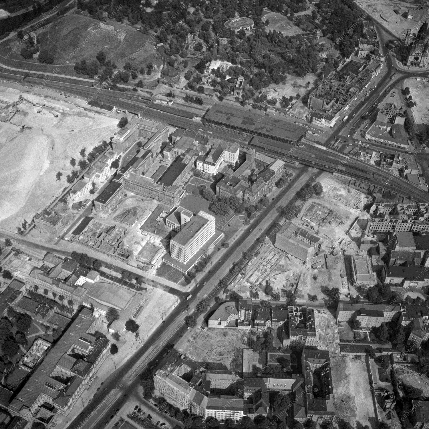 Alte Fotos und Luftbilder von Berlin - Luftbildaufnahme Nr. 02 - Historische Luftaufnahmen von West-Berlin aus dem Jahr 1954 - Flugstrecke Uniform