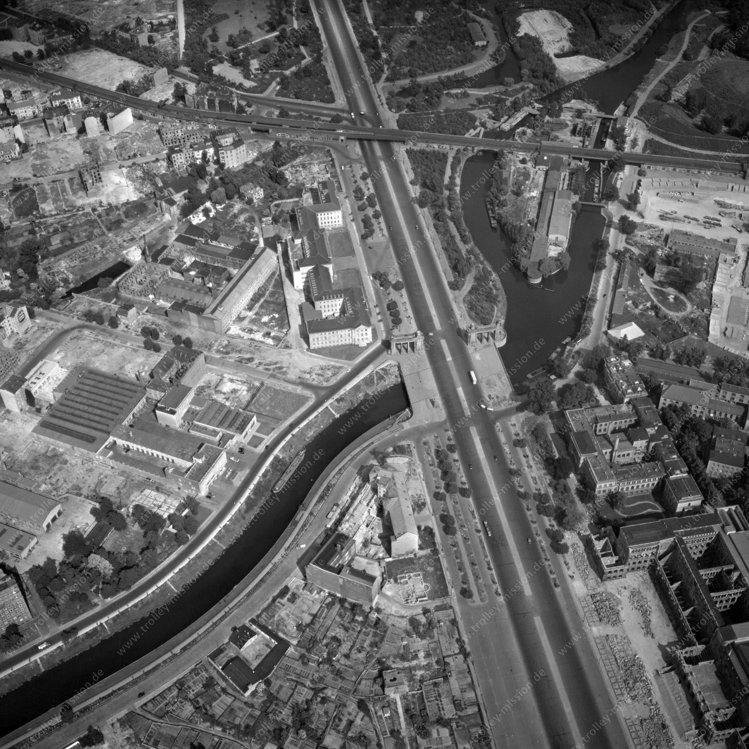 Alte Fotos und Luftbilder von Berlin - Luftbildaufnahme Nr. 04 - Historische Luftaufnahmen von West-Berlin aus dem Jahr 1954 - Flugstrecke Uniform
