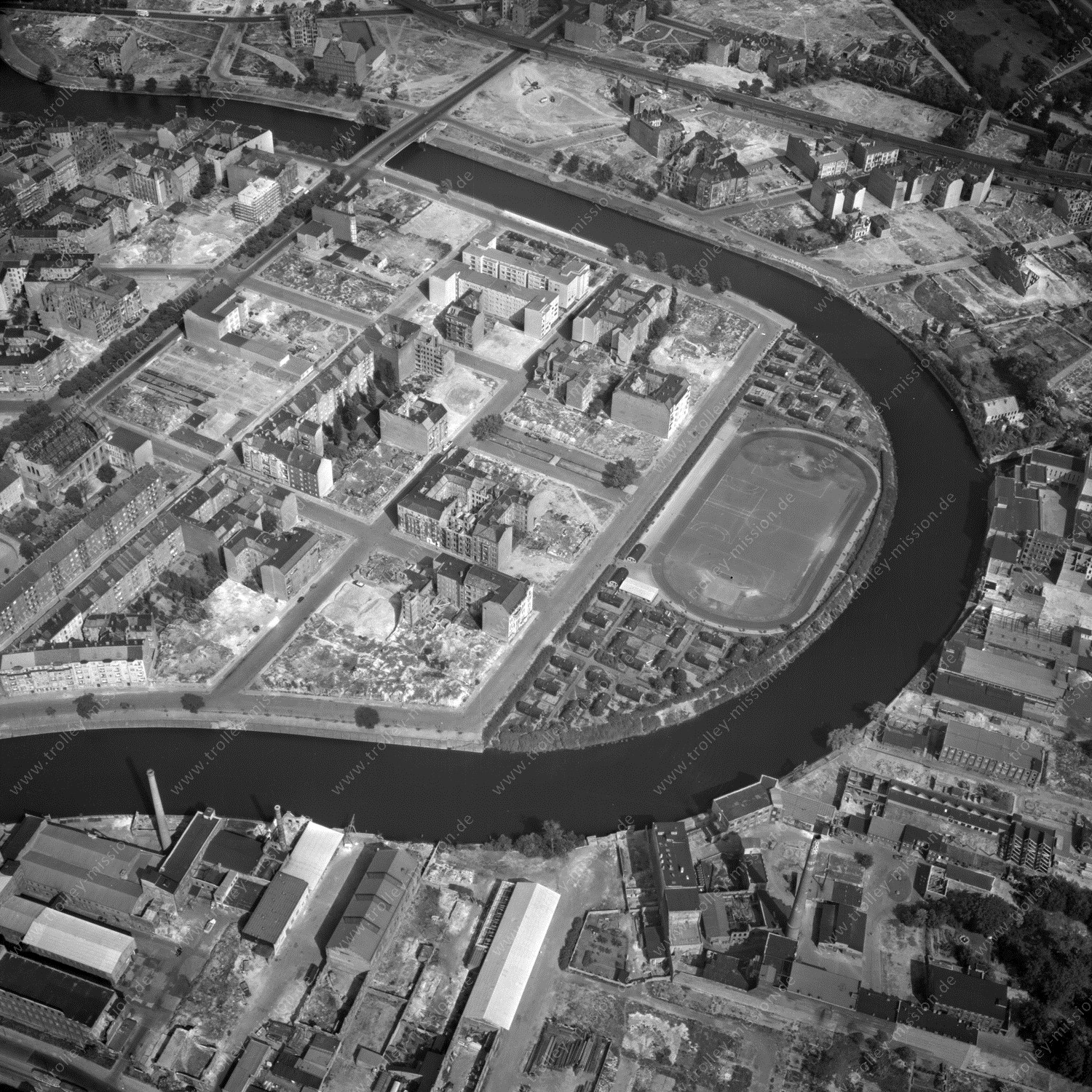 Alte Fotos und Luftbilder von Berlin - Luftbildaufnahme Nr. 06 - Historische Luftaufnahmen von West-Berlin aus dem Jahr 1954 - Flugstrecke Uniform