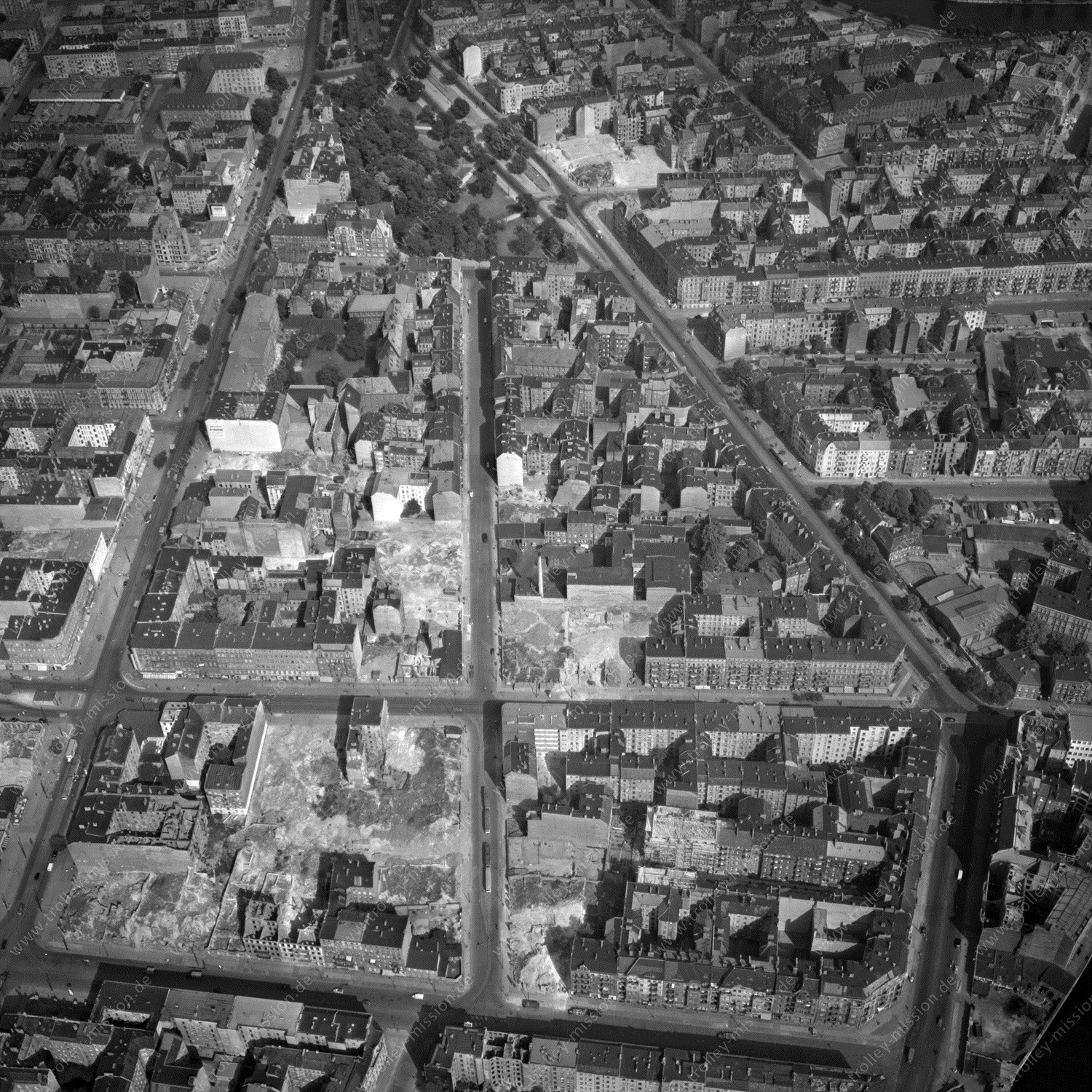 Alte Fotos und Luftbilder von Berlin - Luftbildaufnahme Nr. 08 - Historische Luftaufnahmen von West-Berlin aus dem Jahr 1954 - Flugstrecke Uniform