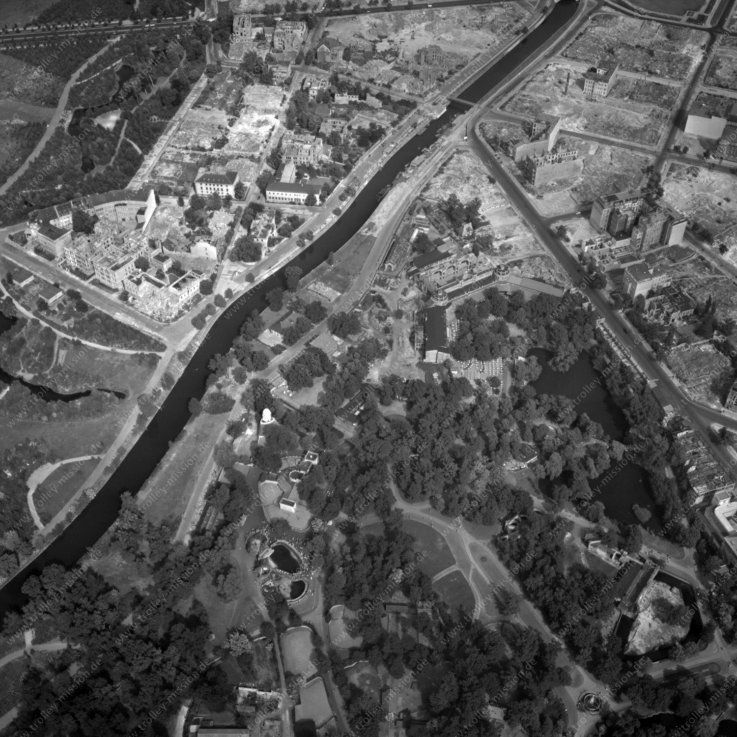Alte Fotos und Luftbilder von Berlin - Luftbildaufnahme Nr. 02 - Historische Luftaufnahmen von West-Berlin aus dem Jahr 1954 - Flugstrecke Victor
