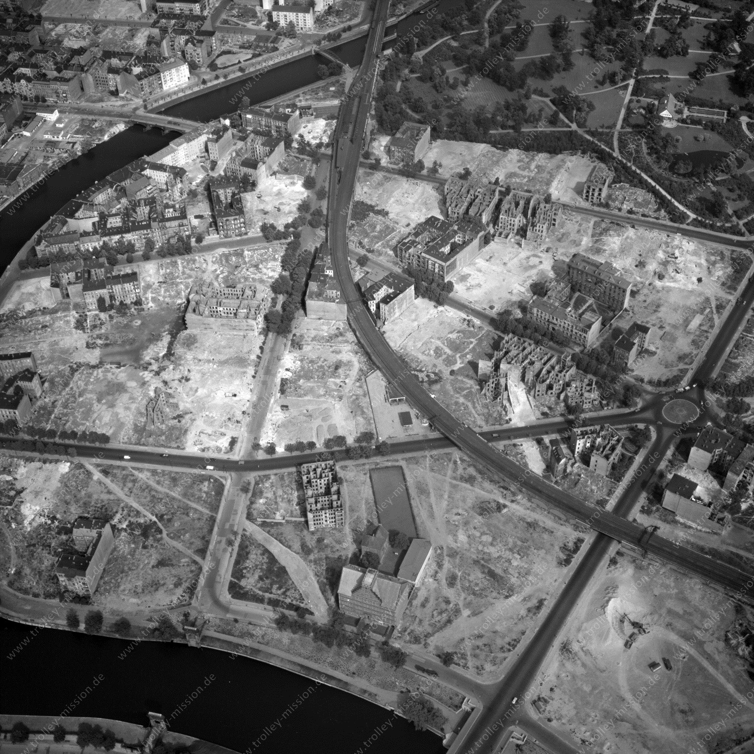 Alte Fotos und Luftbilder von Berlin - Luftbildaufnahme Nr. 06 - Historische Luftaufnahmen von West-Berlin aus dem Jahr 1954 - Flugstrecke Victor