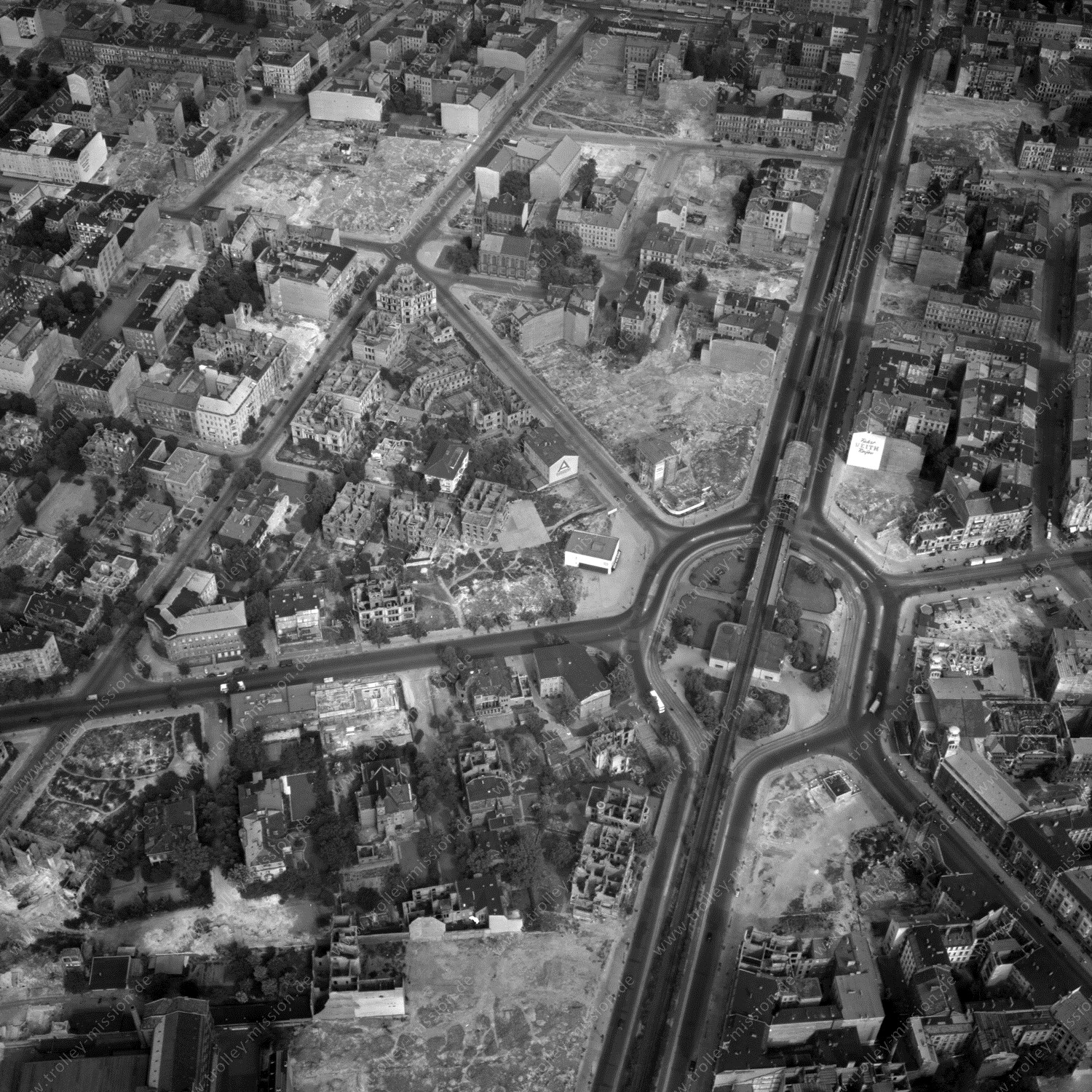 Alte Fotos und Luftbilder von Berlin - Luftbildaufnahme Nr. 01 - Historische Luftaufnahmen von West-Berlin aus dem Jahr 1954 - Flugstrecke Whiskey