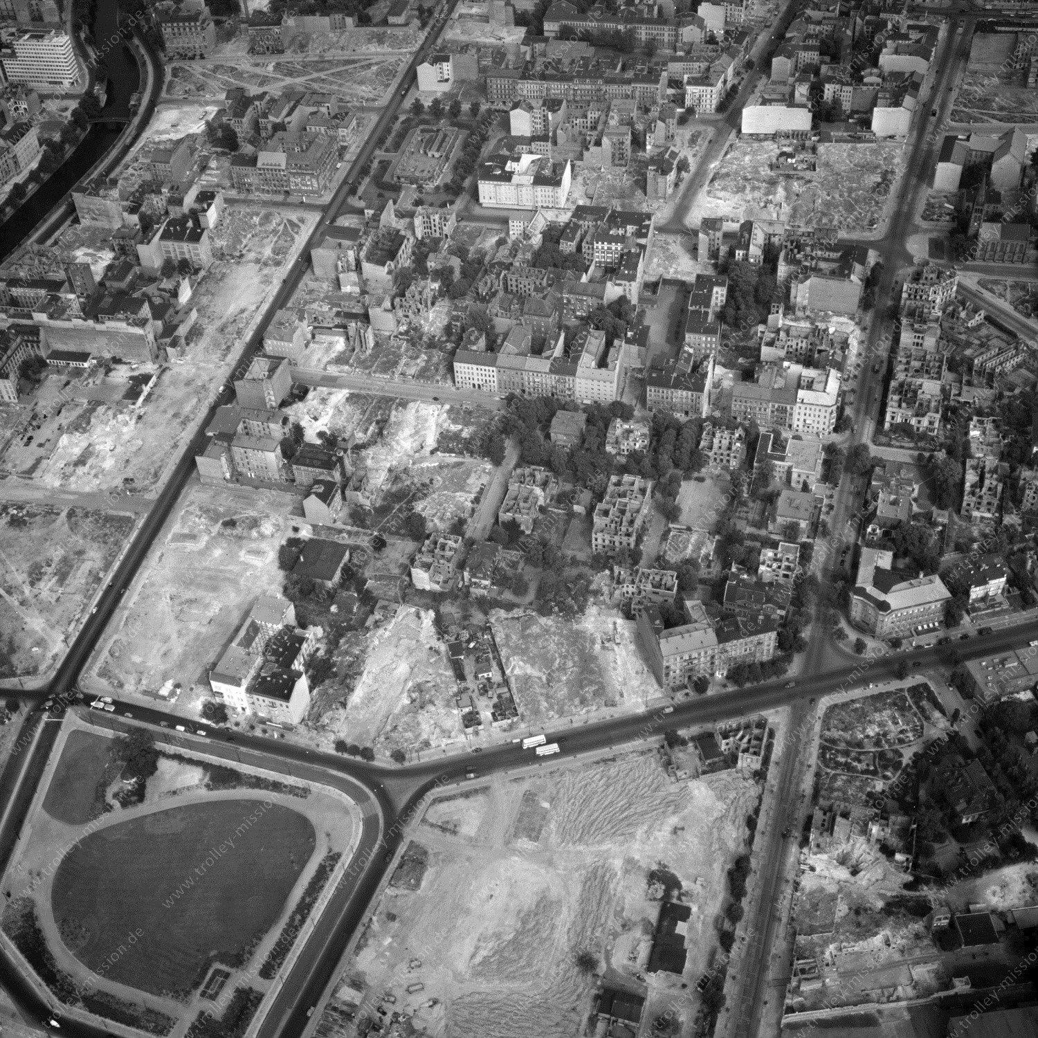 Alte Fotos und Luftbilder von Berlin - Luftbildaufnahme Nr. 02 - Historische Luftaufnahmen von West-Berlin aus dem Jahr 1954 - Flugstrecke Whiskey