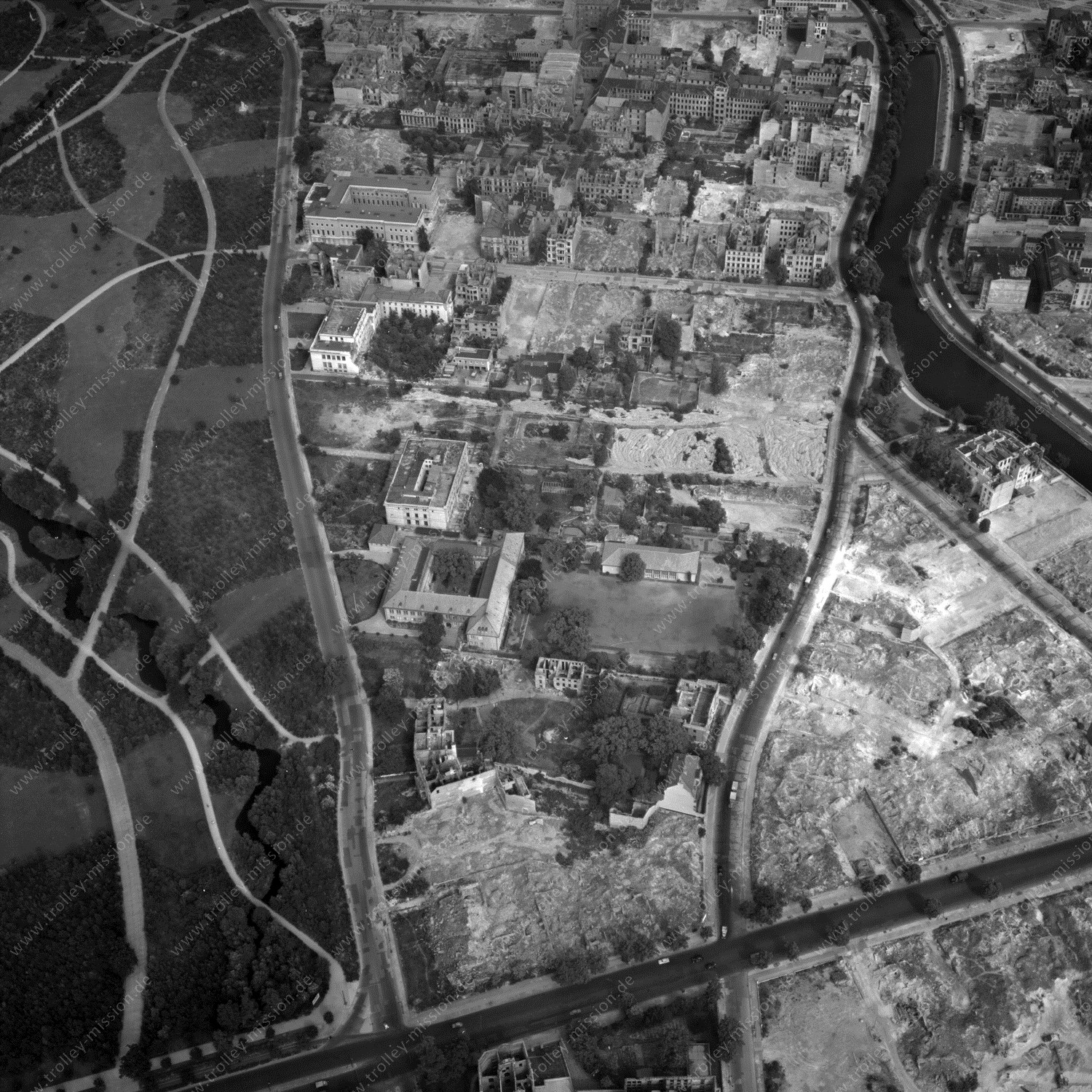 Alte Fotos und Luftbilder von Berlin - Luftbildaufnahme Nr. 04 - Historische Luftaufnahmen von West-Berlin aus dem Jahr 1954 - Flugstrecke Whiskey