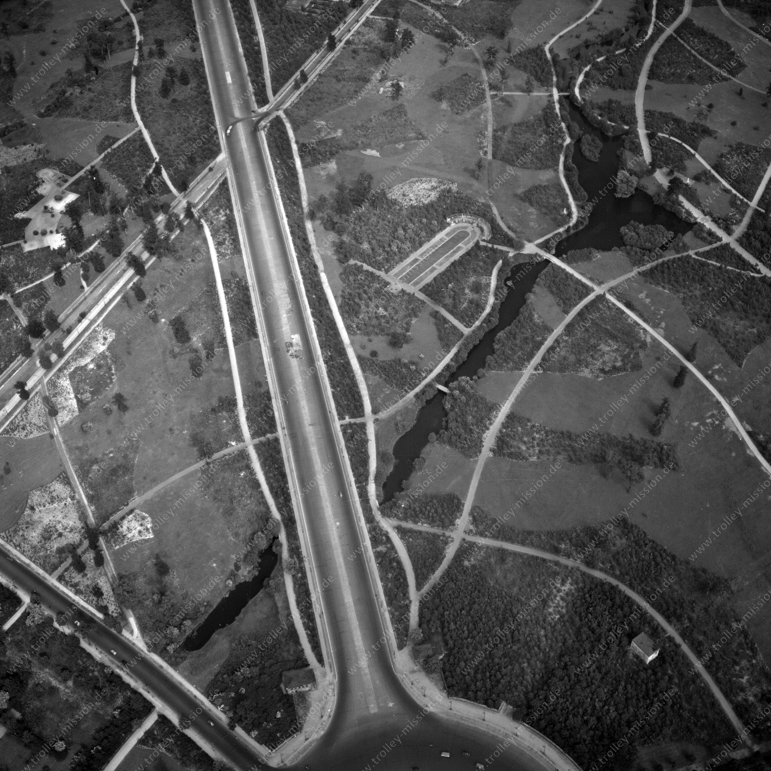 Alte Fotos und Luftbilder von Berlin - Luftbildaufnahme Nr. 06 - Historische Luftaufnahmen von West-Berlin aus dem Jahr 1954 - Flugstrecke Whiskey