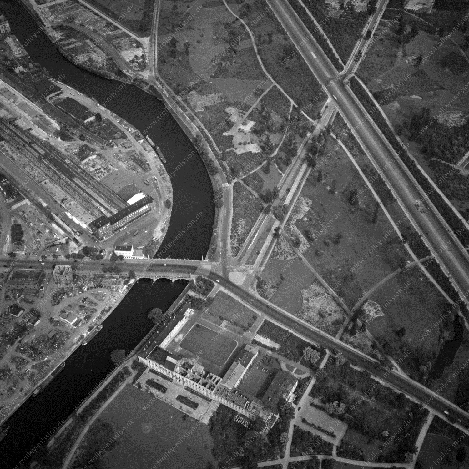 Alte Fotos und Luftbilder von Berlin - Luftbildaufnahme Nr. 07 - Historische Luftaufnahmen von West-Berlin aus dem Jahr 1954 - Flugstrecke Whiskey