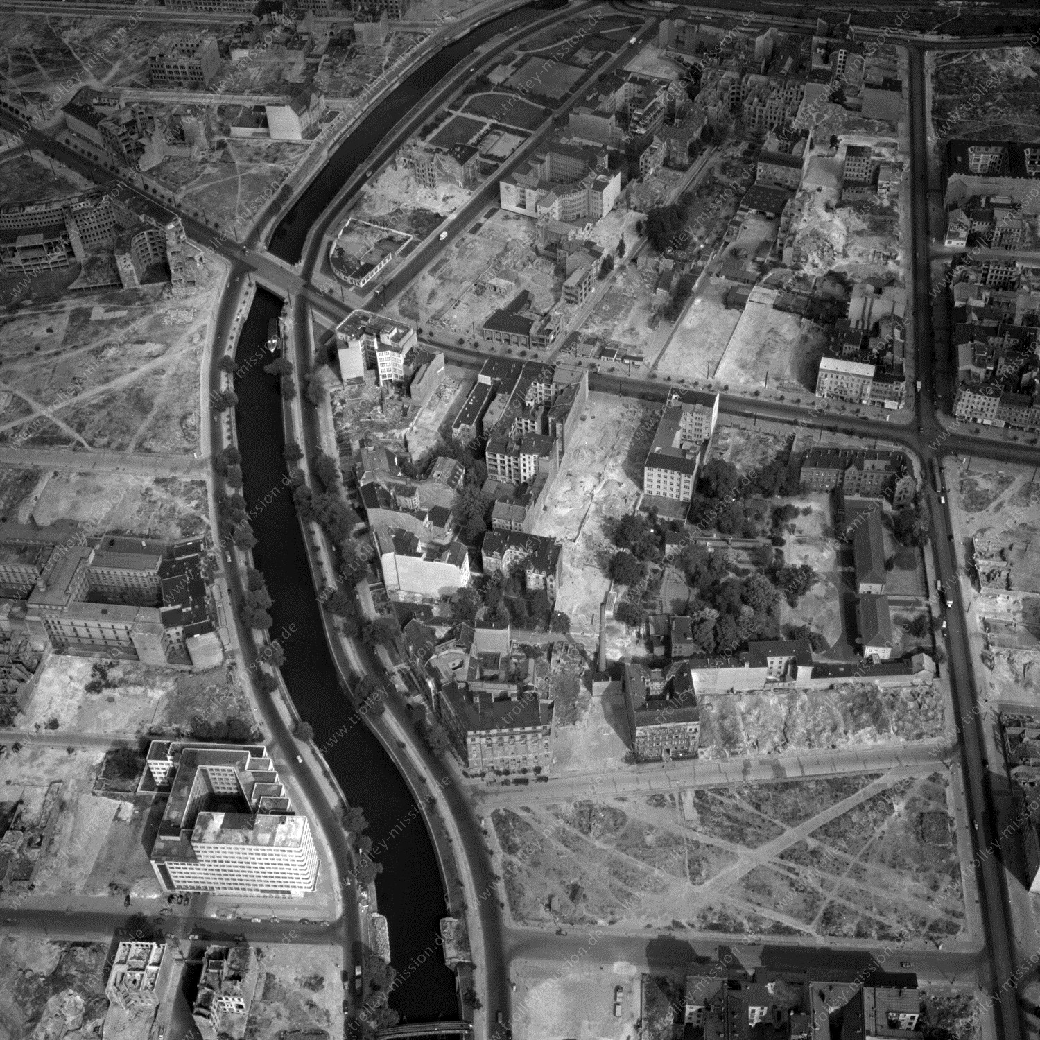 Alte Fotos und Luftbilder von Berlin - Luftbildaufnahme Nr. 01 - Historische Luftaufnahmen von West-Berlin aus dem Jahr 1954 - Flugstrecke Xray