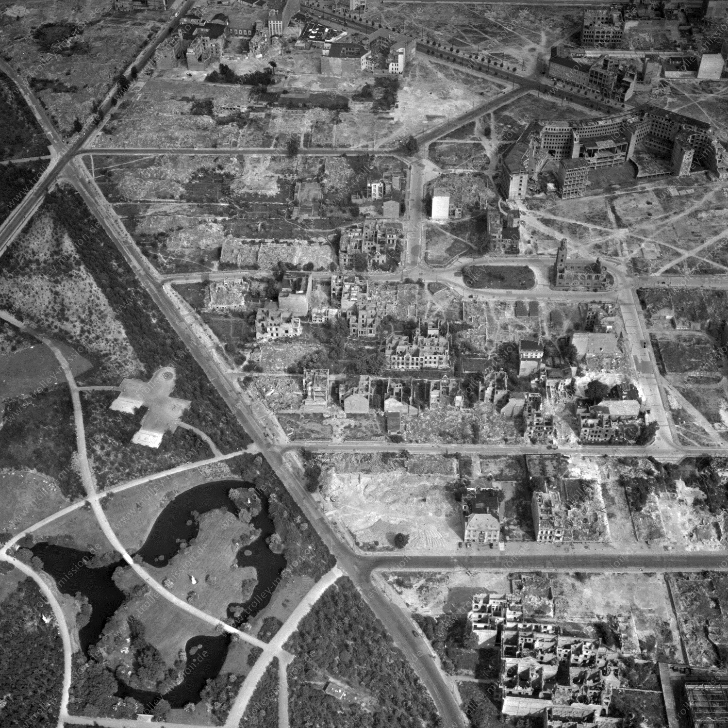 Alte Fotos und Luftbilder von Berlin - Luftbildaufnahme Nr. 03 - Historische Luftaufnahmen von West-Berlin aus dem Jahr 1954 - Flugstrecke Xray