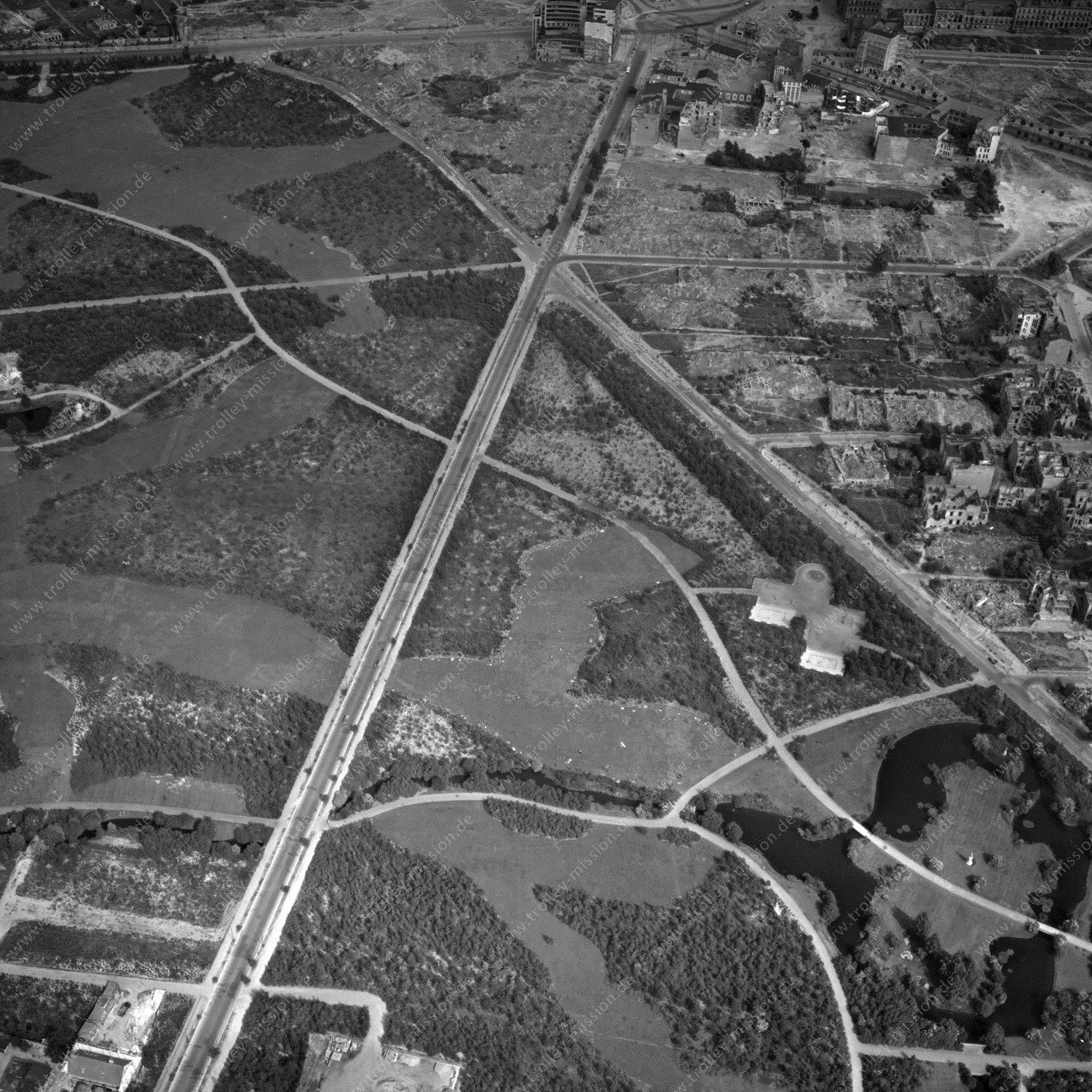 Alte Fotos und Luftbilder von Berlin - Luftbildaufnahme Nr. 04 - Historische Luftaufnahmen von West-Berlin aus dem Jahr 1954 - Flugstrecke Xray