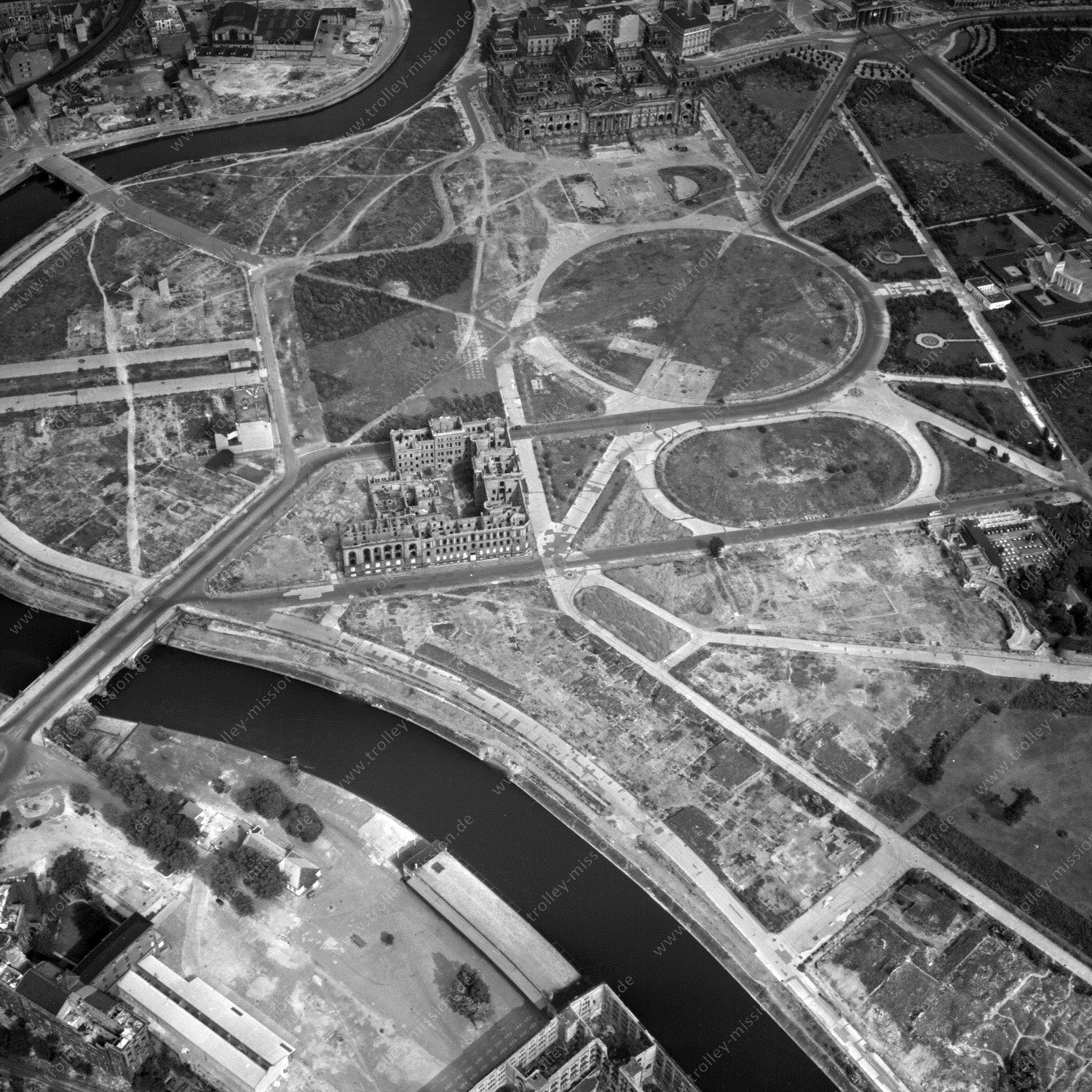 Alte Fotos und Luftbilder von Berlin - Luftbildaufnahme Nr. 07 - Historische Luftaufnahmen von West-Berlin aus dem Jahr 1954 - Flugstrecke Xray