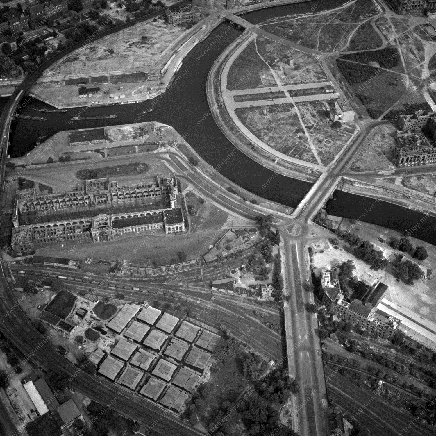 Alte Fotos und Luftbilder von Berlin - Luftbildaufnahme Nr. 08 - Historische Luftaufnahmen von West-Berlin aus dem Jahr 1954 - Flugstrecke Xray