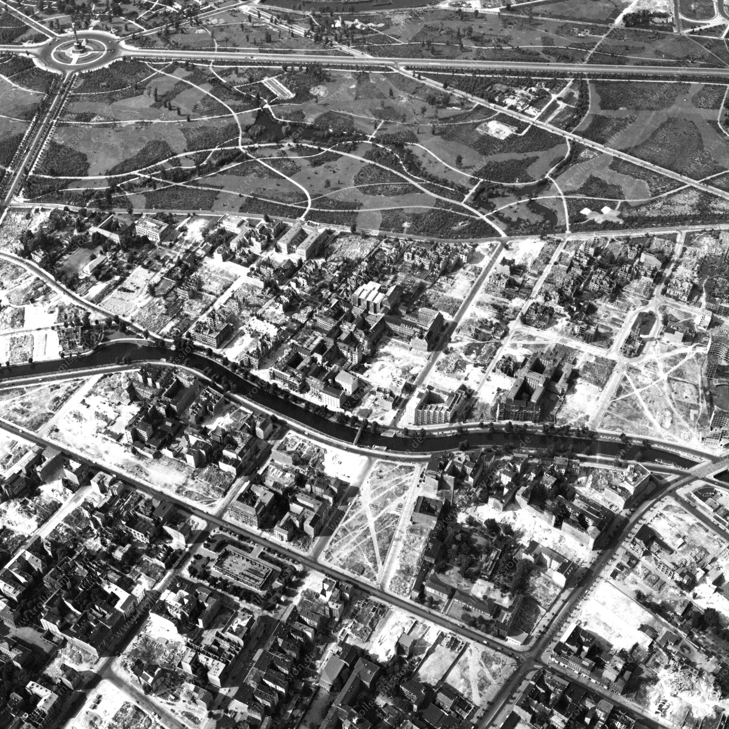 Alte Fotos und Luftbilder von Berlin - Luftbildaufnahme Nr. 01 - Historische Luftaufnahmen von West-Berlin aus dem Jahr 1954 - Flugstrecke Yankee