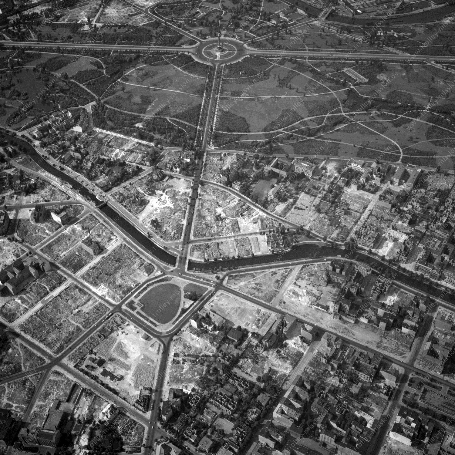 Alte Fotos und Luftbilder von Berlin - Luftbildaufnahme Nr. 02 - Historische Luftaufnahmen von West-Berlin aus dem Jahr 1954 - Flugstrecke Yankee