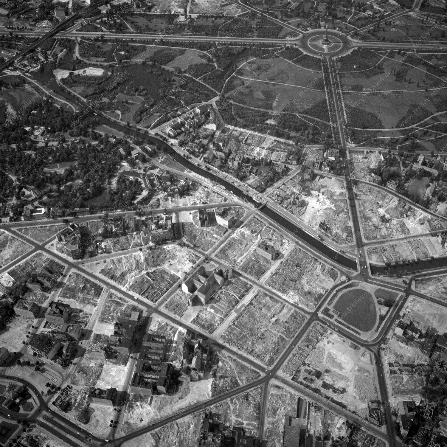 Alte Fotos und Luftbilder von Berlin - Luftbildaufnahme Nr. 03 - Historische Luftaufnahmen von West-Berlin aus dem Jahr 1954 - Flugstrecke Yankee