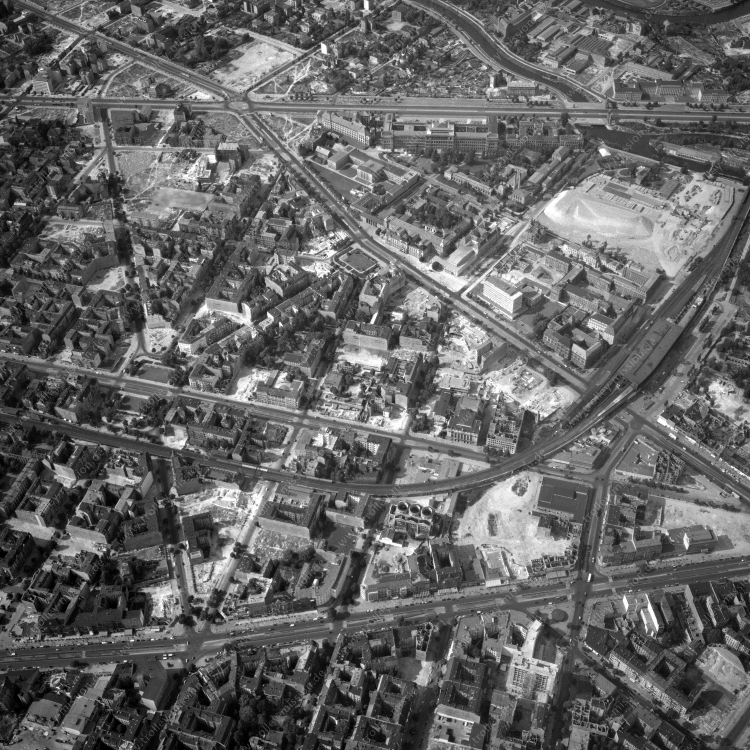 Alte Fotos und Luftbilder von Berlin - Luftbildaufnahme Nr. 06 - Historische Luftaufnahmen von West-Berlin aus dem Jahr 1954 - Flugstrecke Yankee