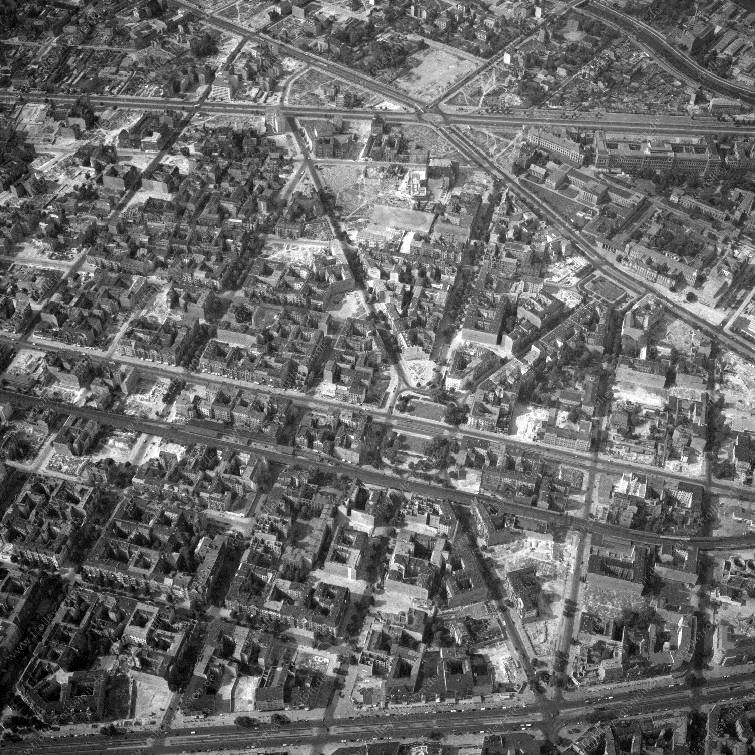 Alte Fotos und Luftbilder von Berlin - Luftbildaufnahme Nr. 07 - Historische Luftaufnahmen von West-Berlin aus dem Jahr 1954 - Flugstrecke Yankee