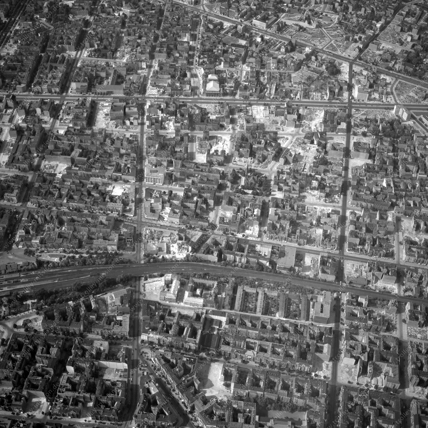Alte Fotos und Luftbilder von Berlin - Luftbildaufnahme Nr. 09 - Historische Luftaufnahmen von West-Berlin aus dem Jahr 1954 - Flugstrecke Yankee