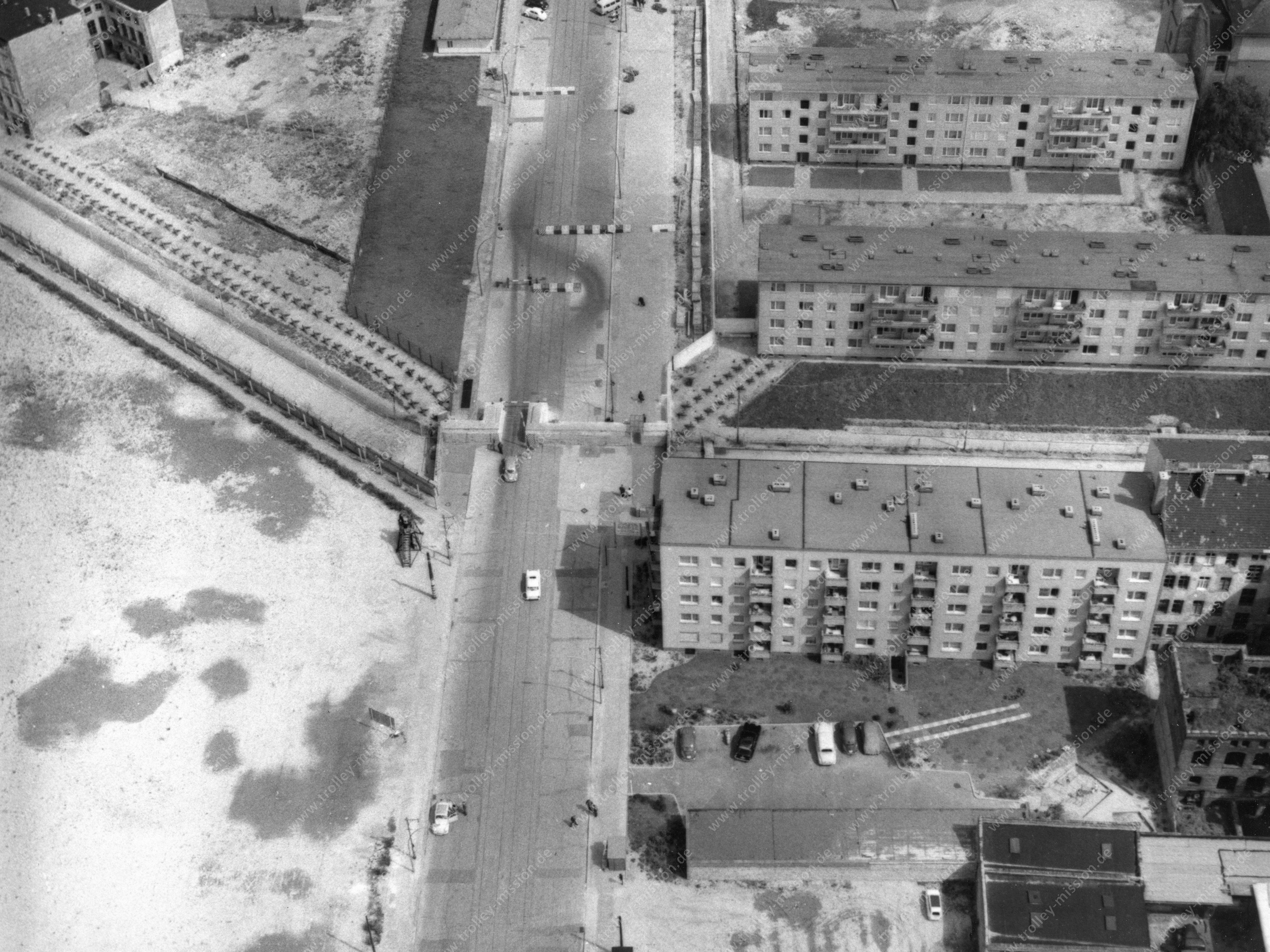 Luftbild Grenzübergang Heinrich-Heine-Straße zwischen Ost-Berlin und West-Berlin